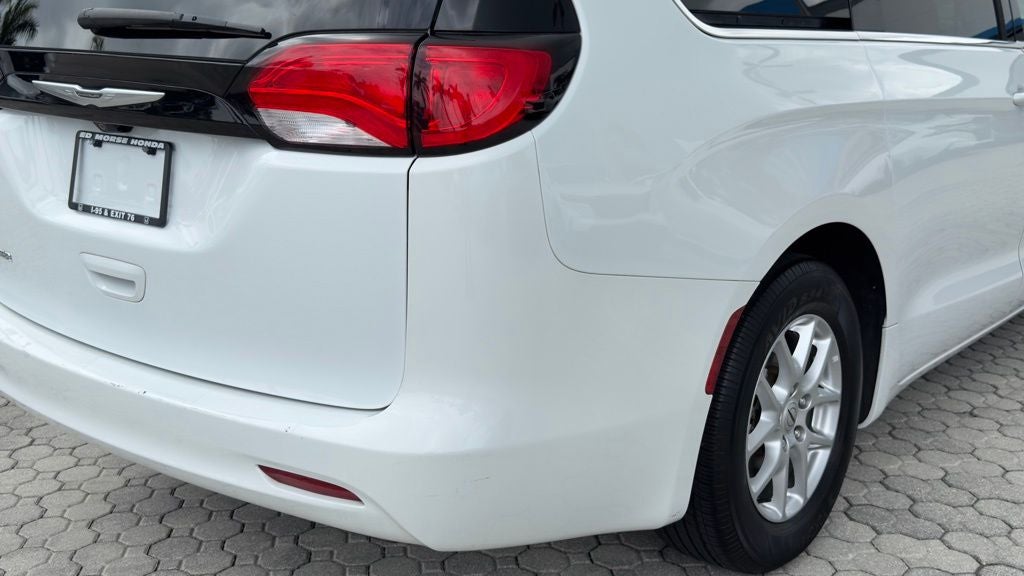 2022 Chrysler Voyager LX