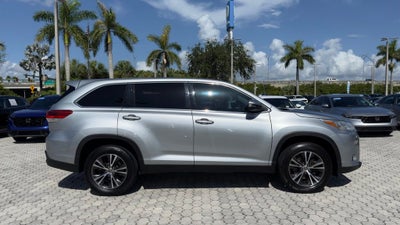 2019 Toyota Highlander LE