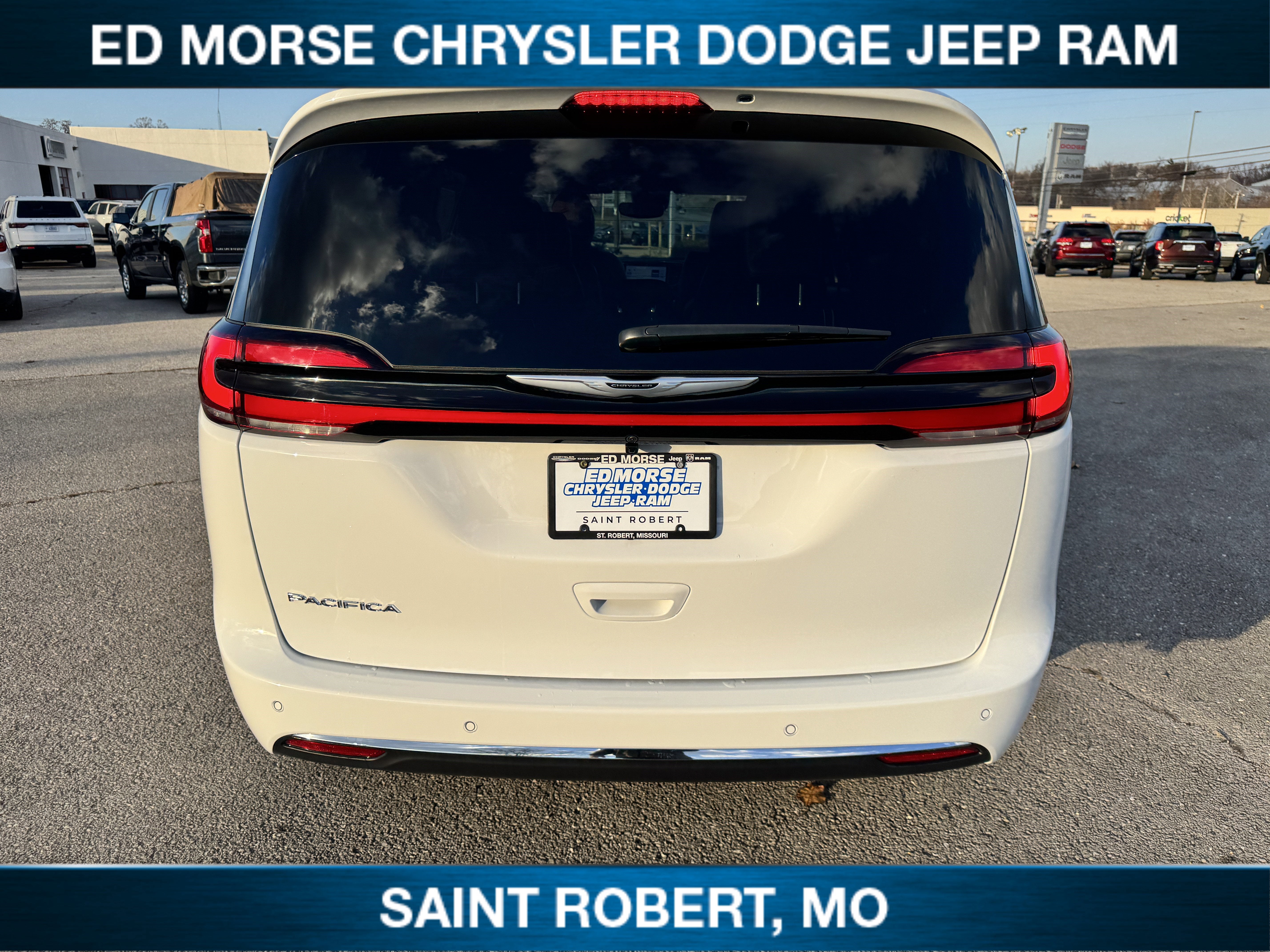 2026 Chrysler Pacifica Select