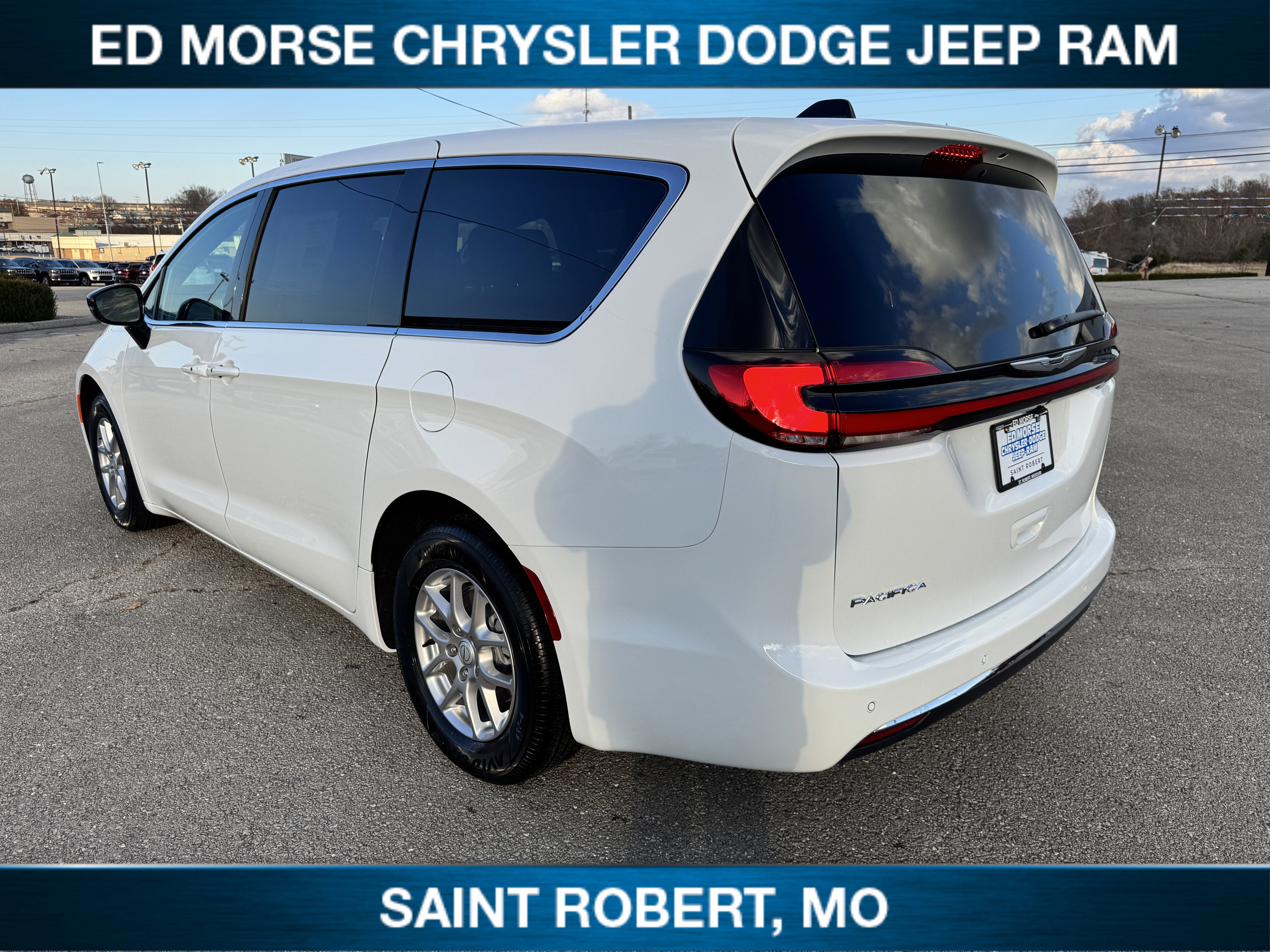 2026 Chrysler Pacifica Select