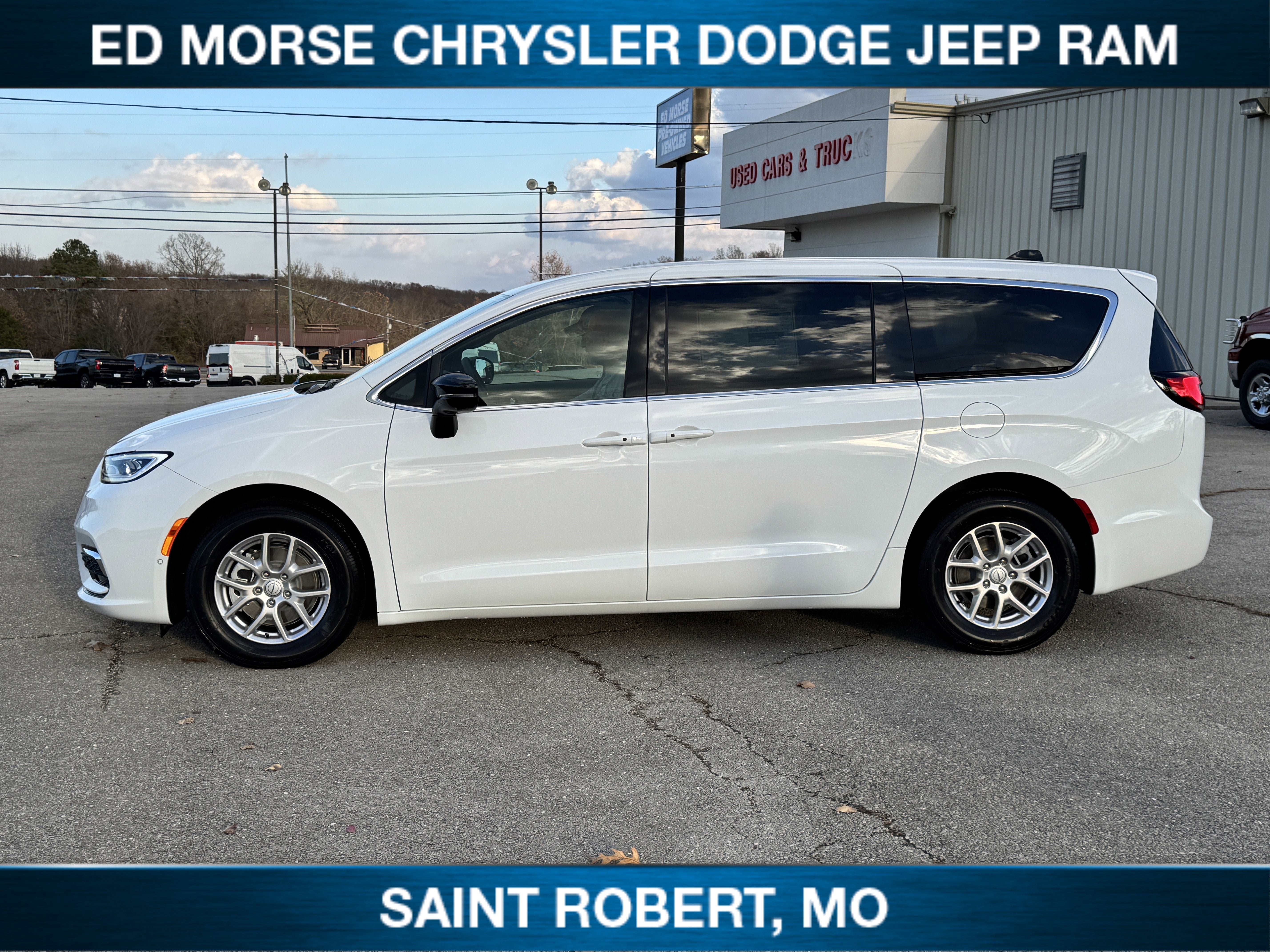 2026 Chrysler Pacifica Select