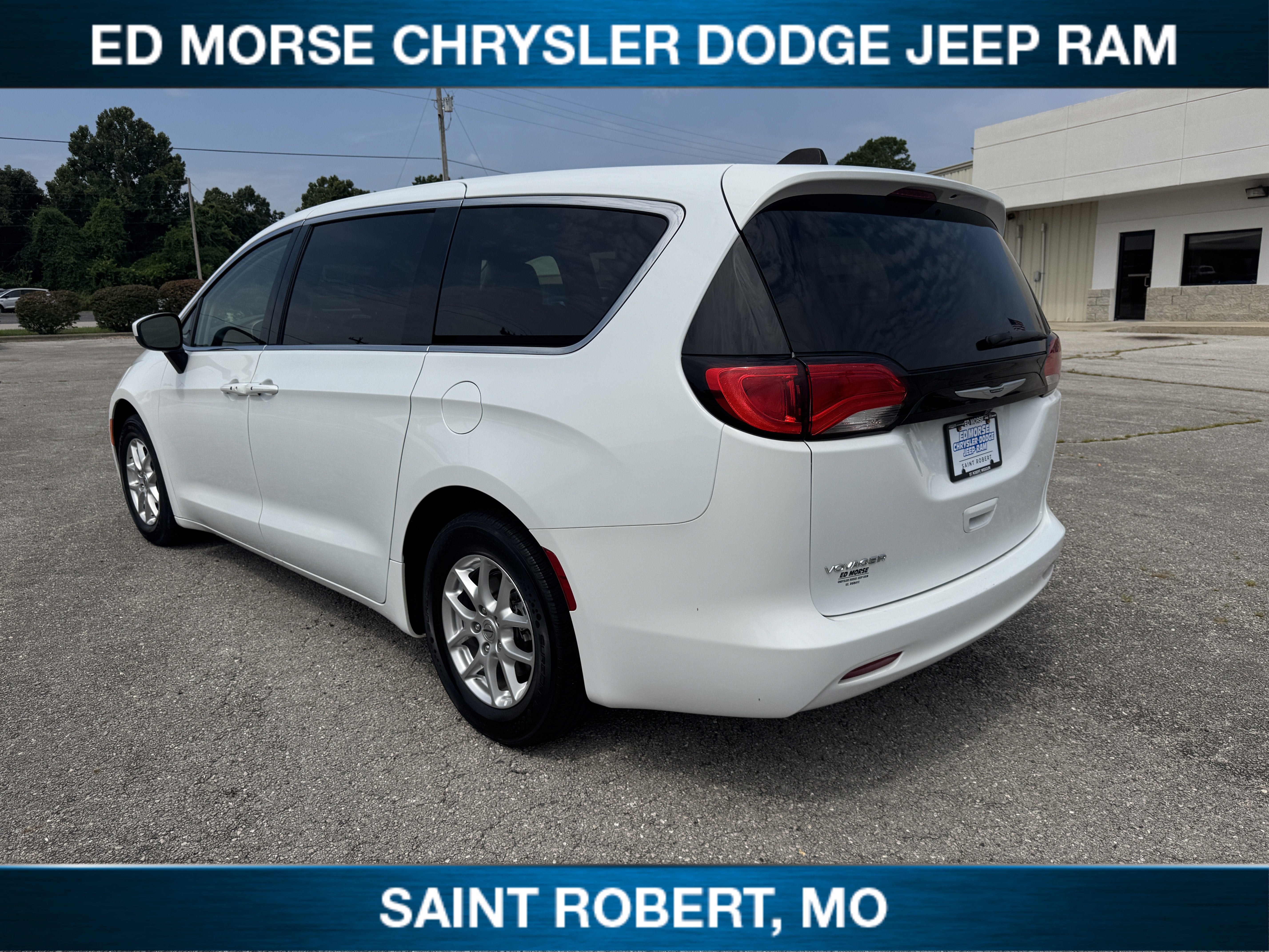 2023 Chrysler Voyager LX