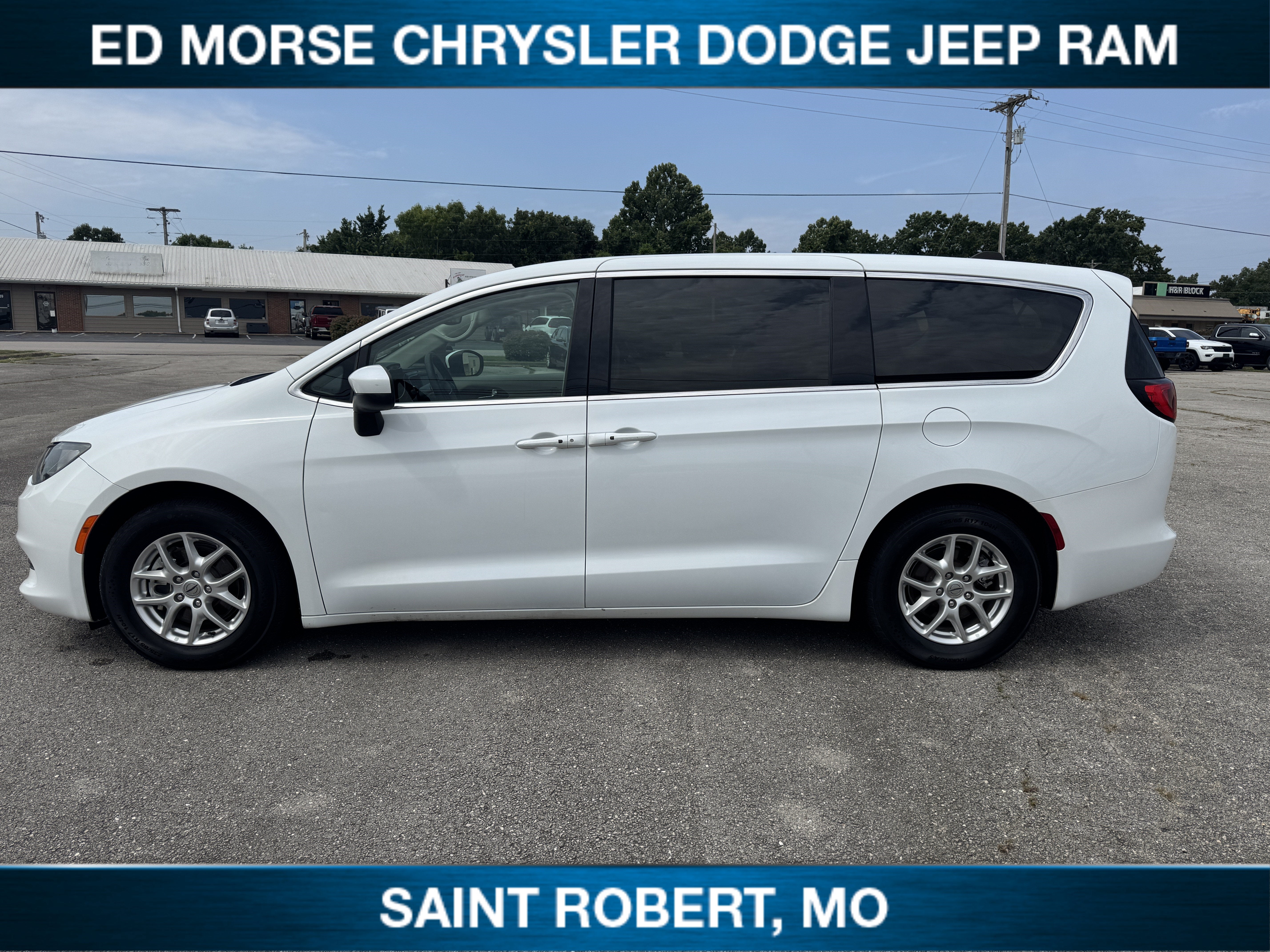 2023 Chrysler Voyager LX