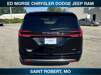 2027 Chrysler Pacifica Select