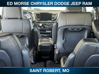 2027 Chrysler Pacifica Select