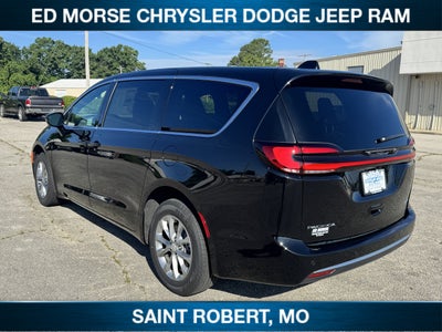 2027 Chrysler Pacifica Select