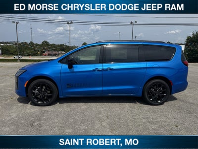 2027 Chrysler Pacifica Select