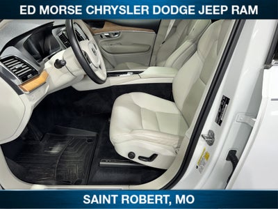 2022 Volvo XC90 Momentum