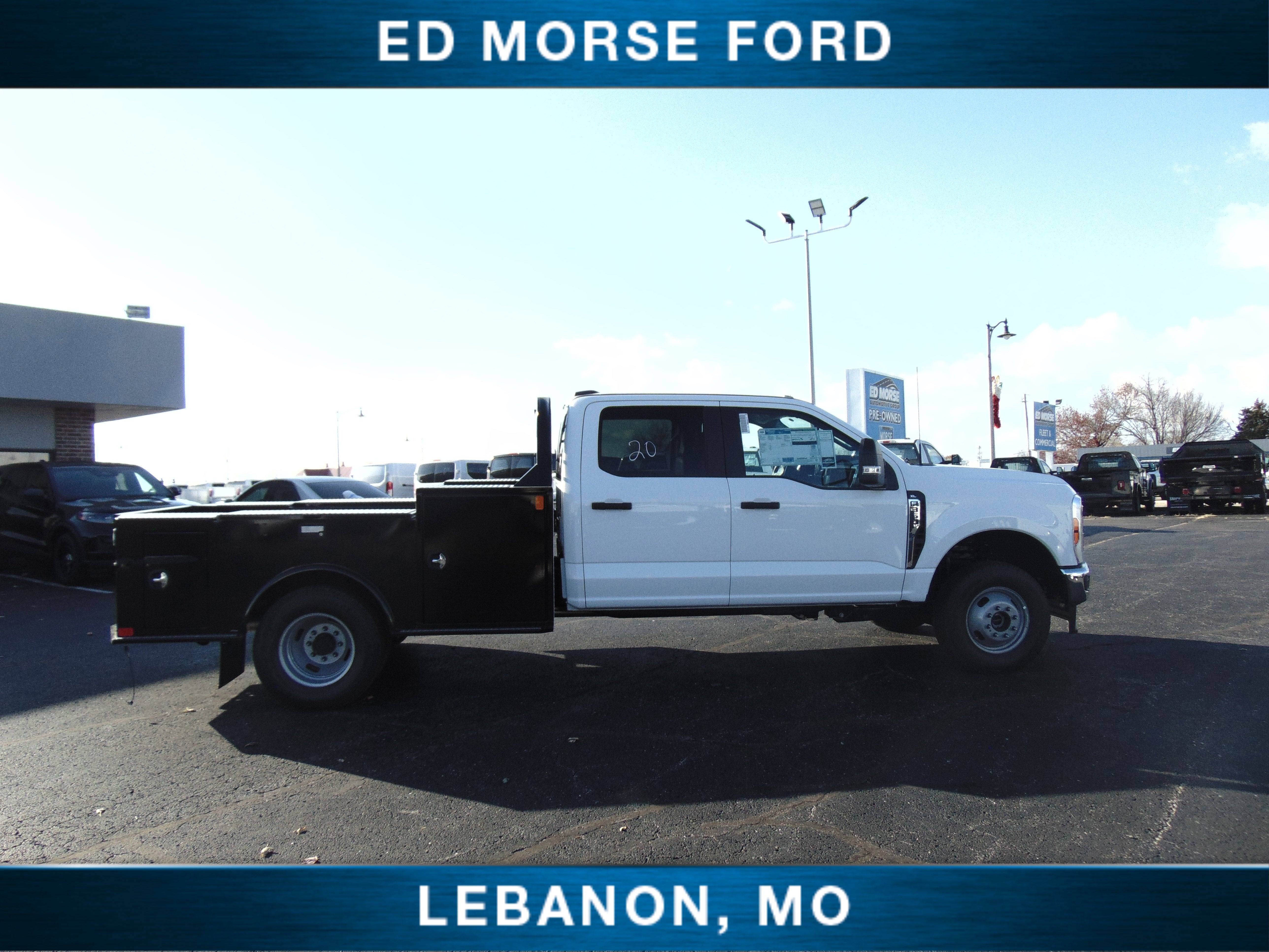 2026 Ford Super Duty F-350 DRW CM 9'4 Gooseneck Storage w/Ford Steps