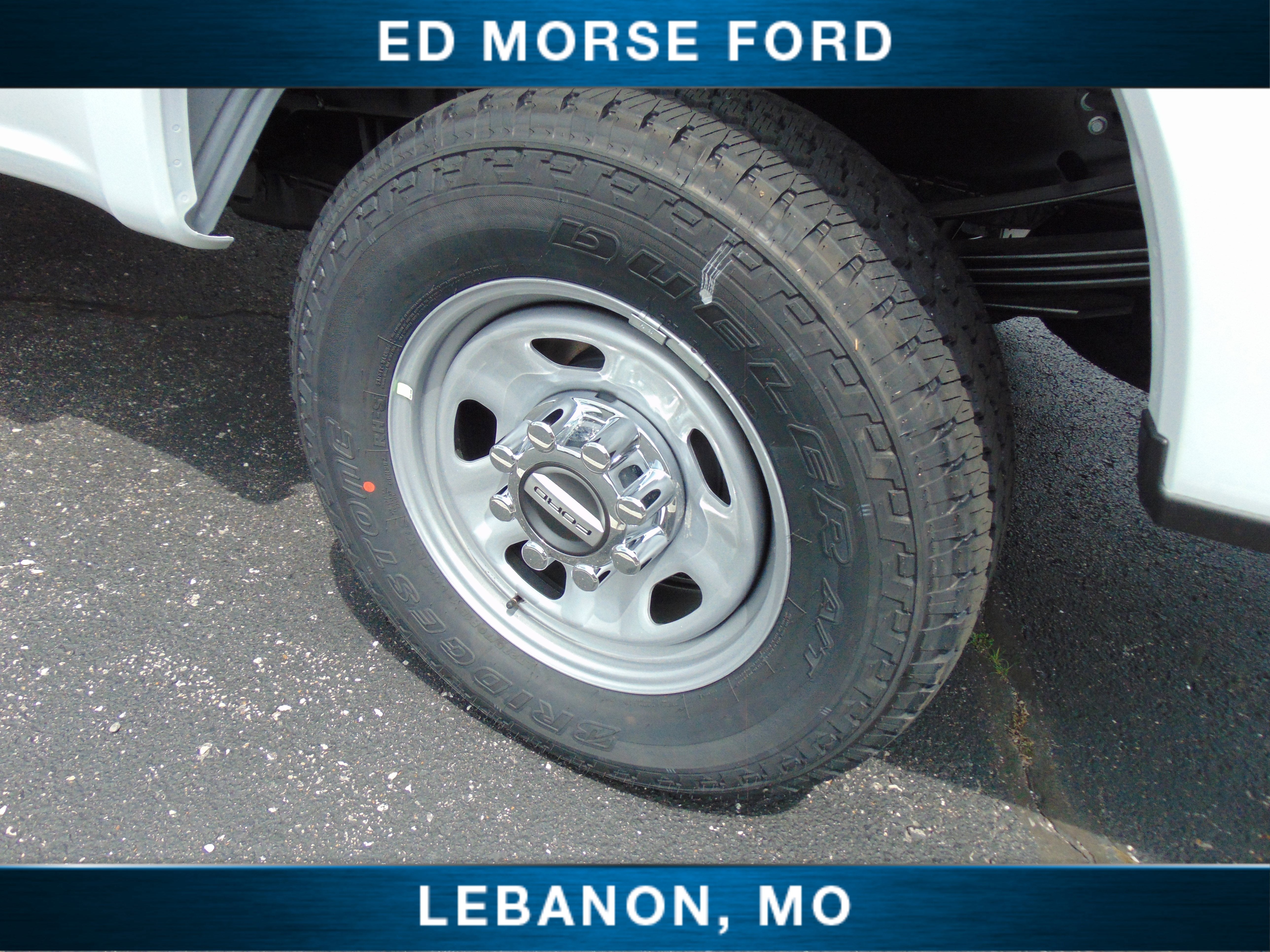 2026 Ford Super Duty F-350 SRW Tommy Lift Gate & Ladder Rack