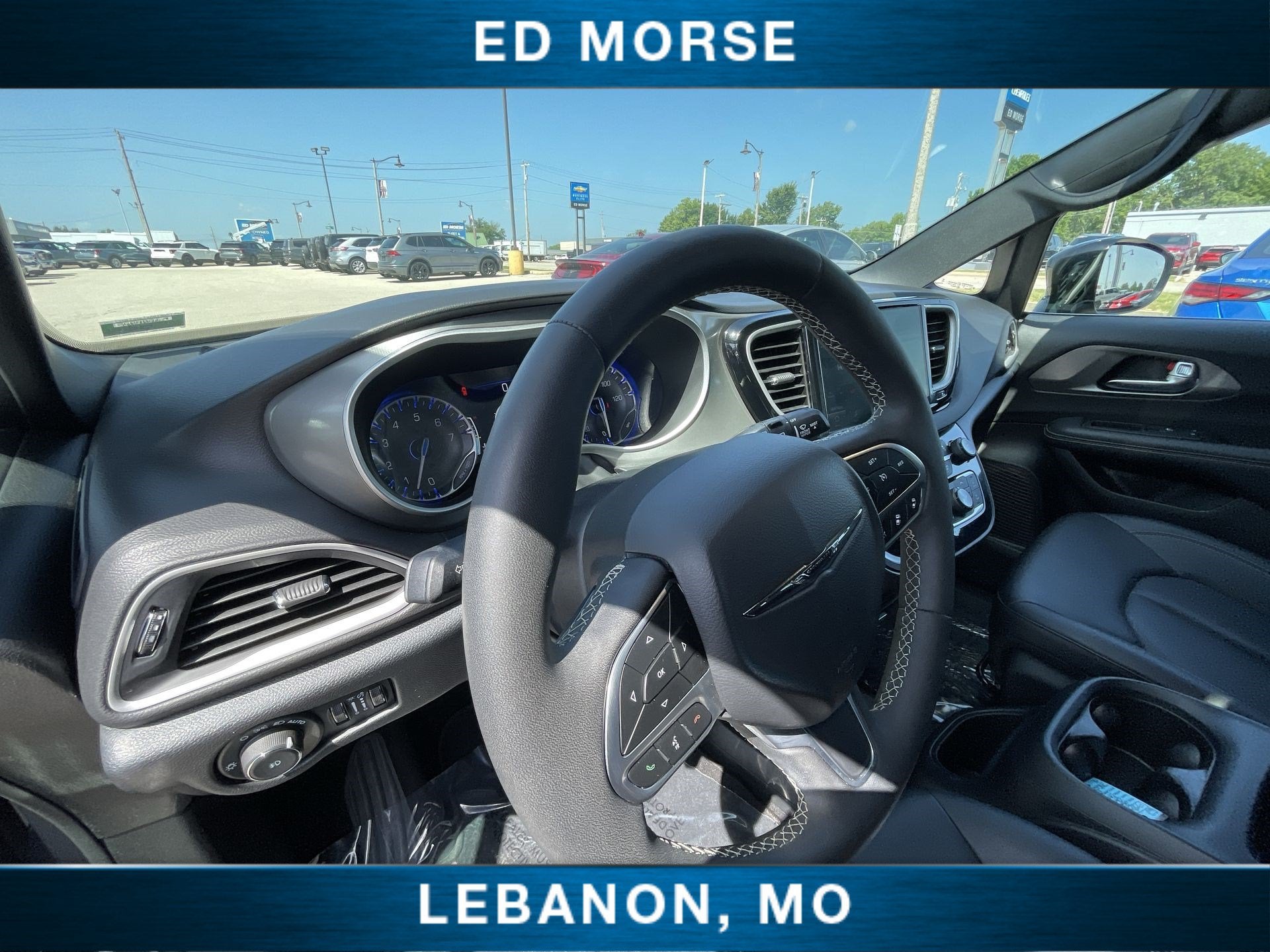 2025 Chrysler Pacifica Select