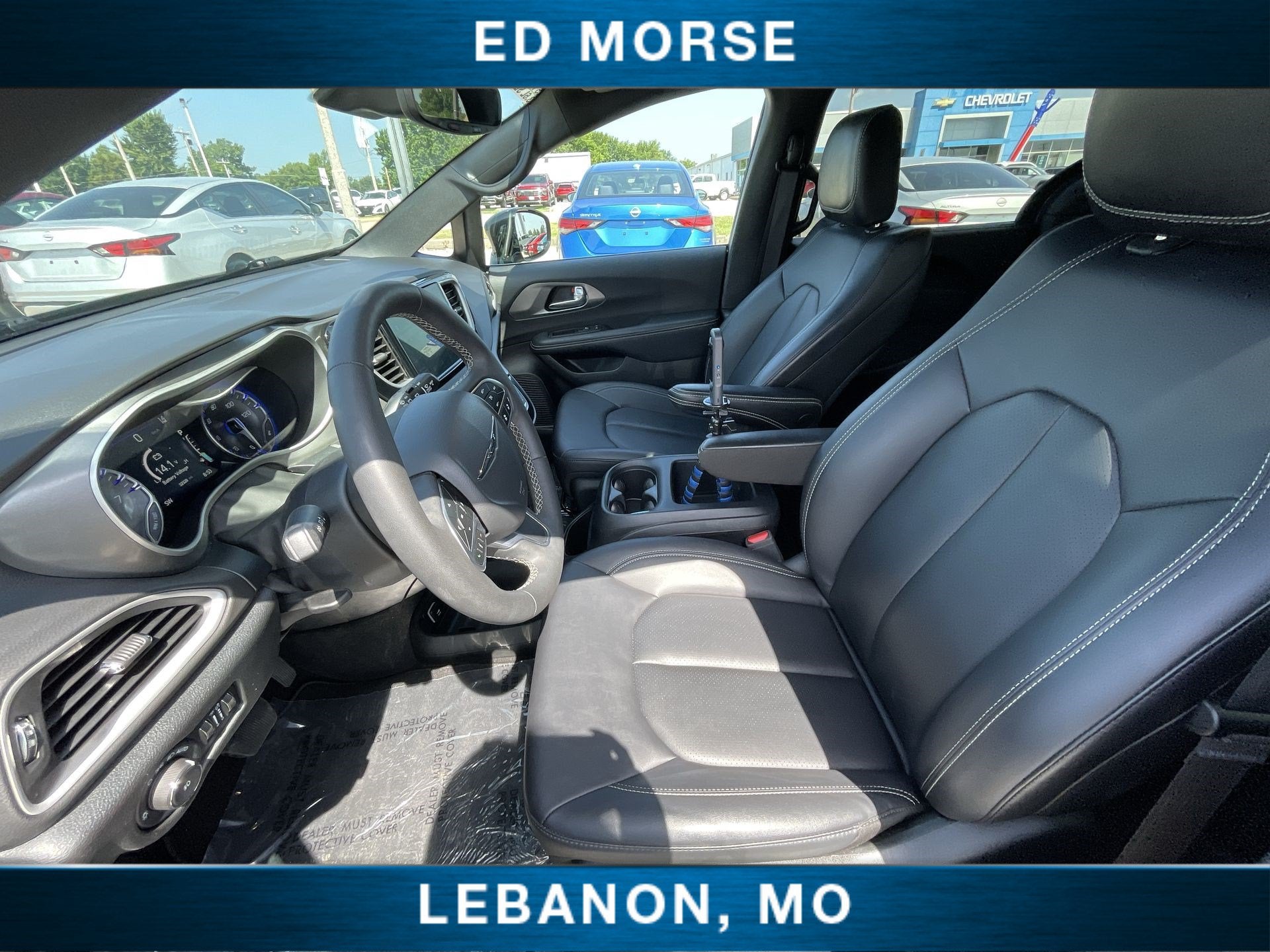 2025 Chrysler Pacifica Select