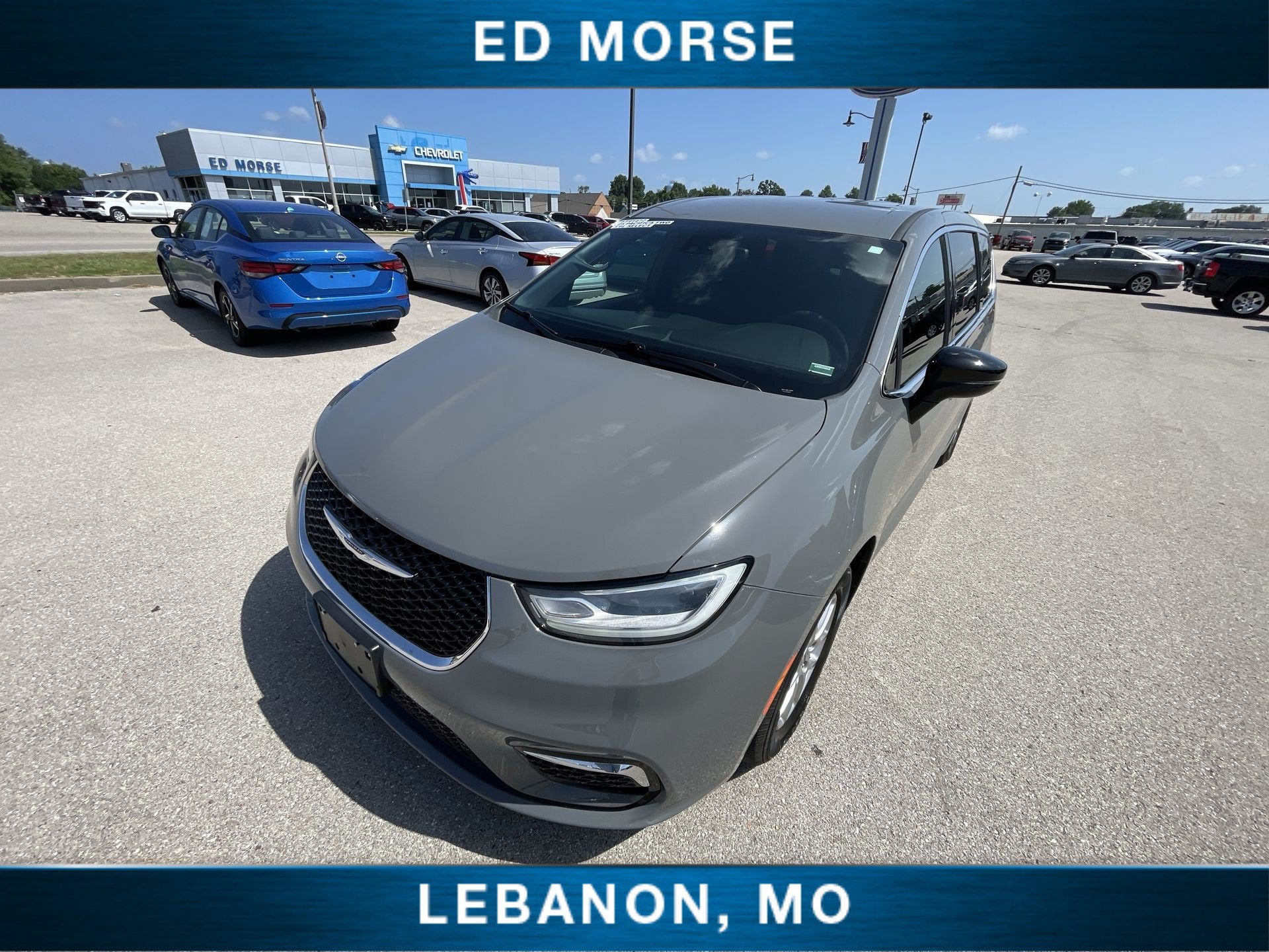 2025 Chrysler Pacifica Select