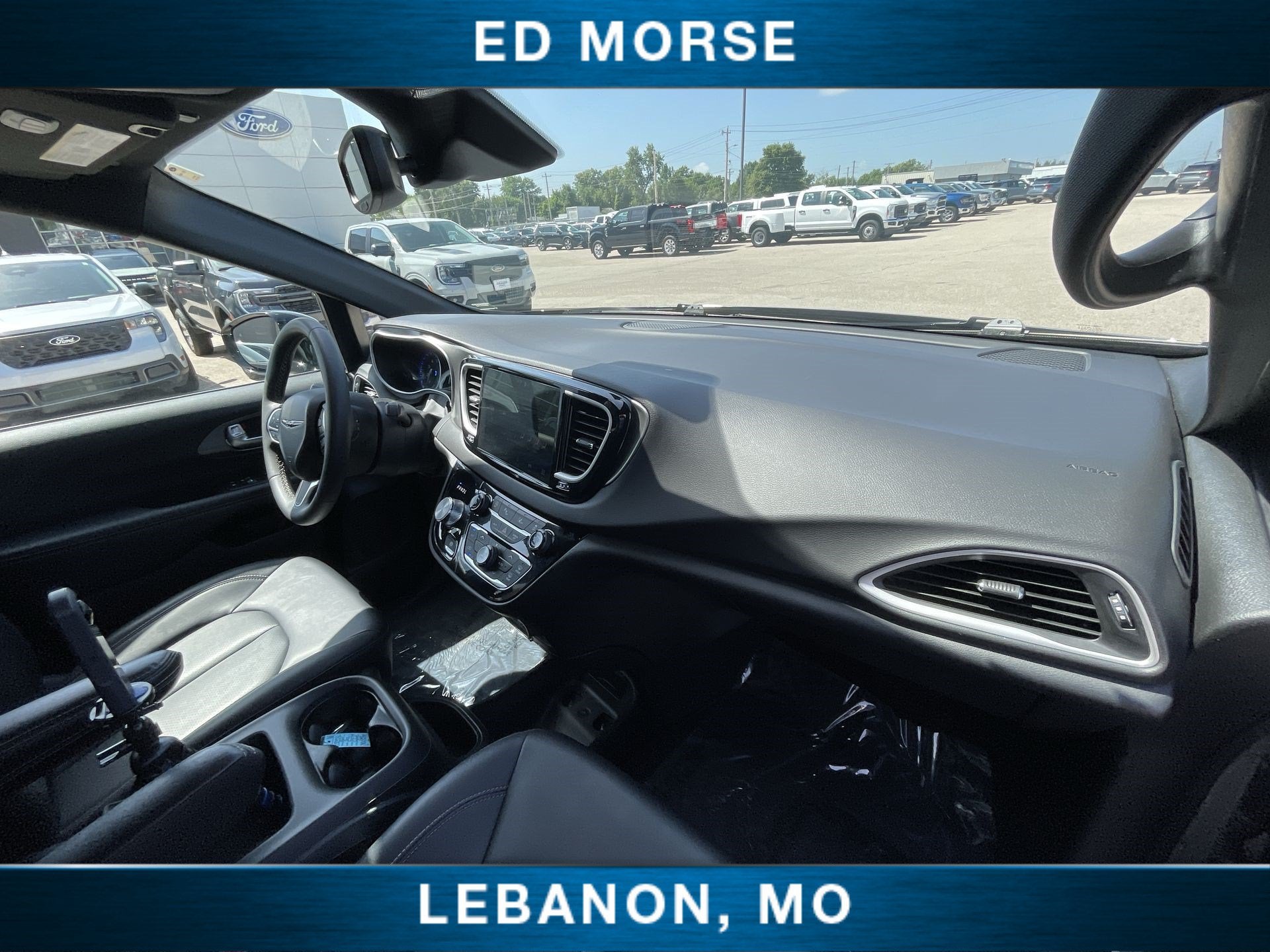 2025 Chrysler Pacifica Select