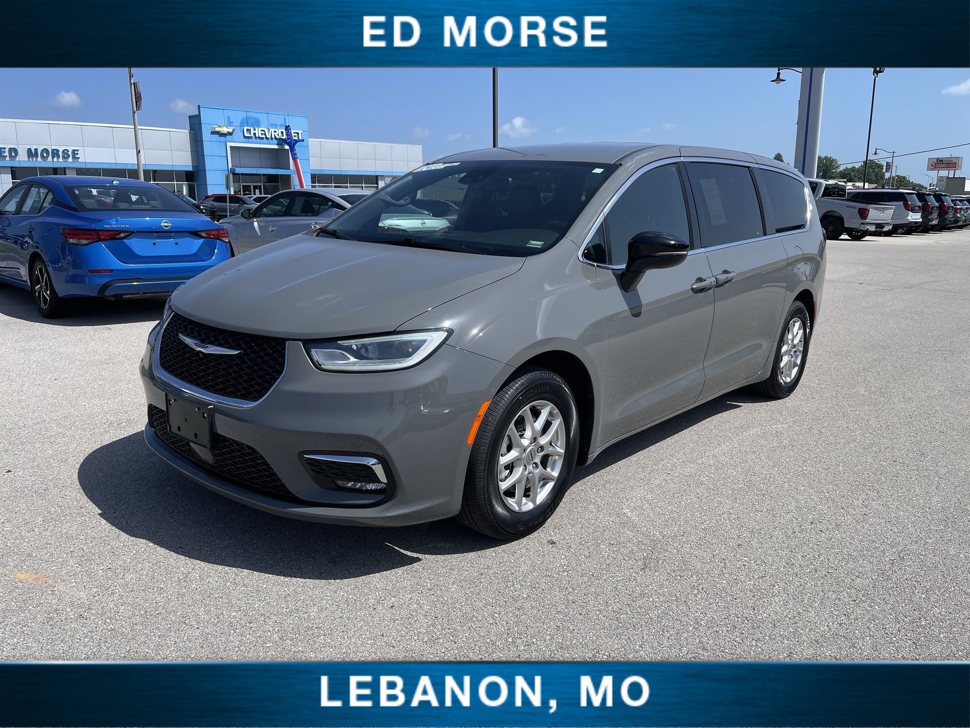 2025 Chrysler Pacifica Select
