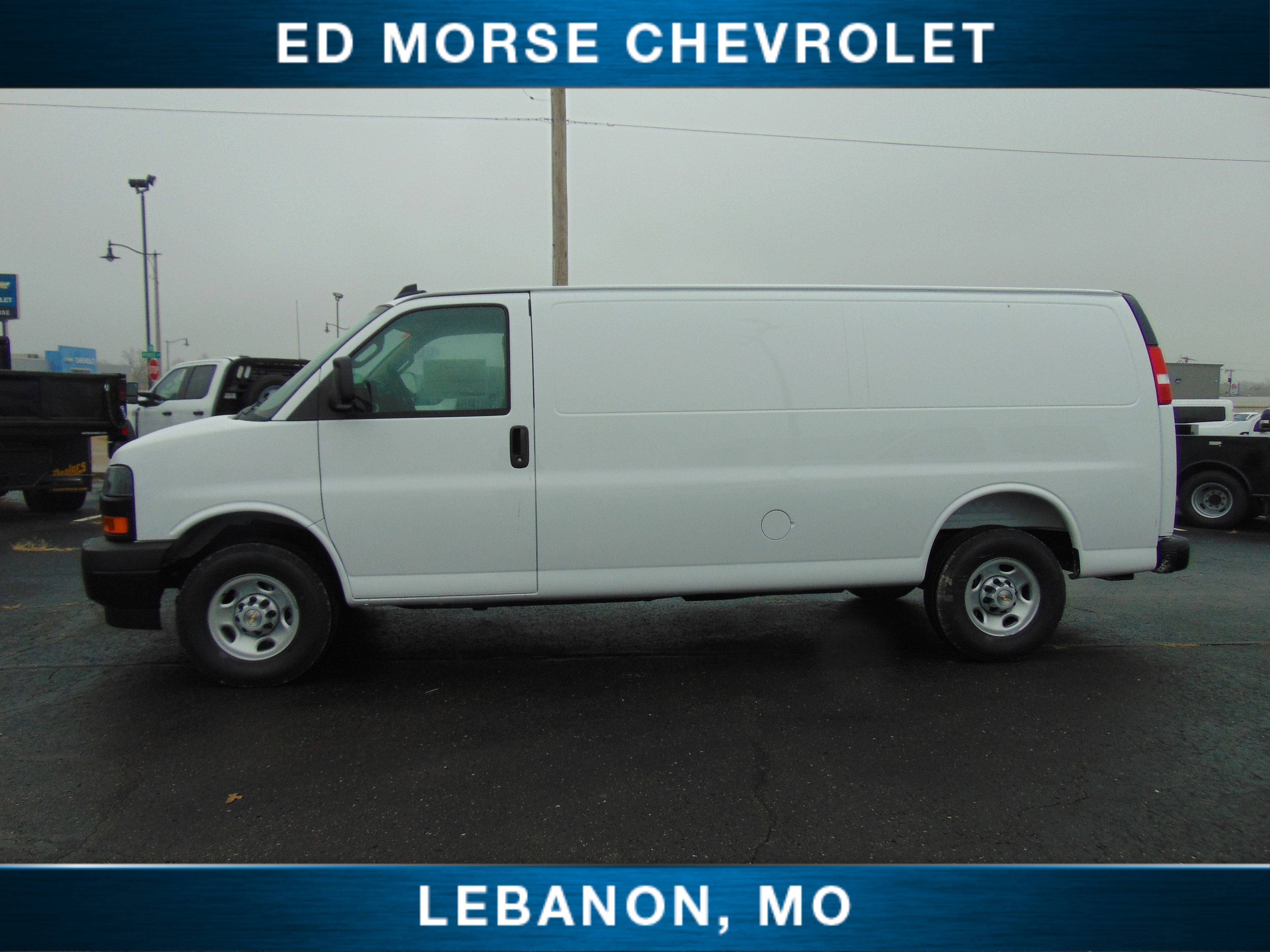 2025 Chevrolet Express Cargo WT