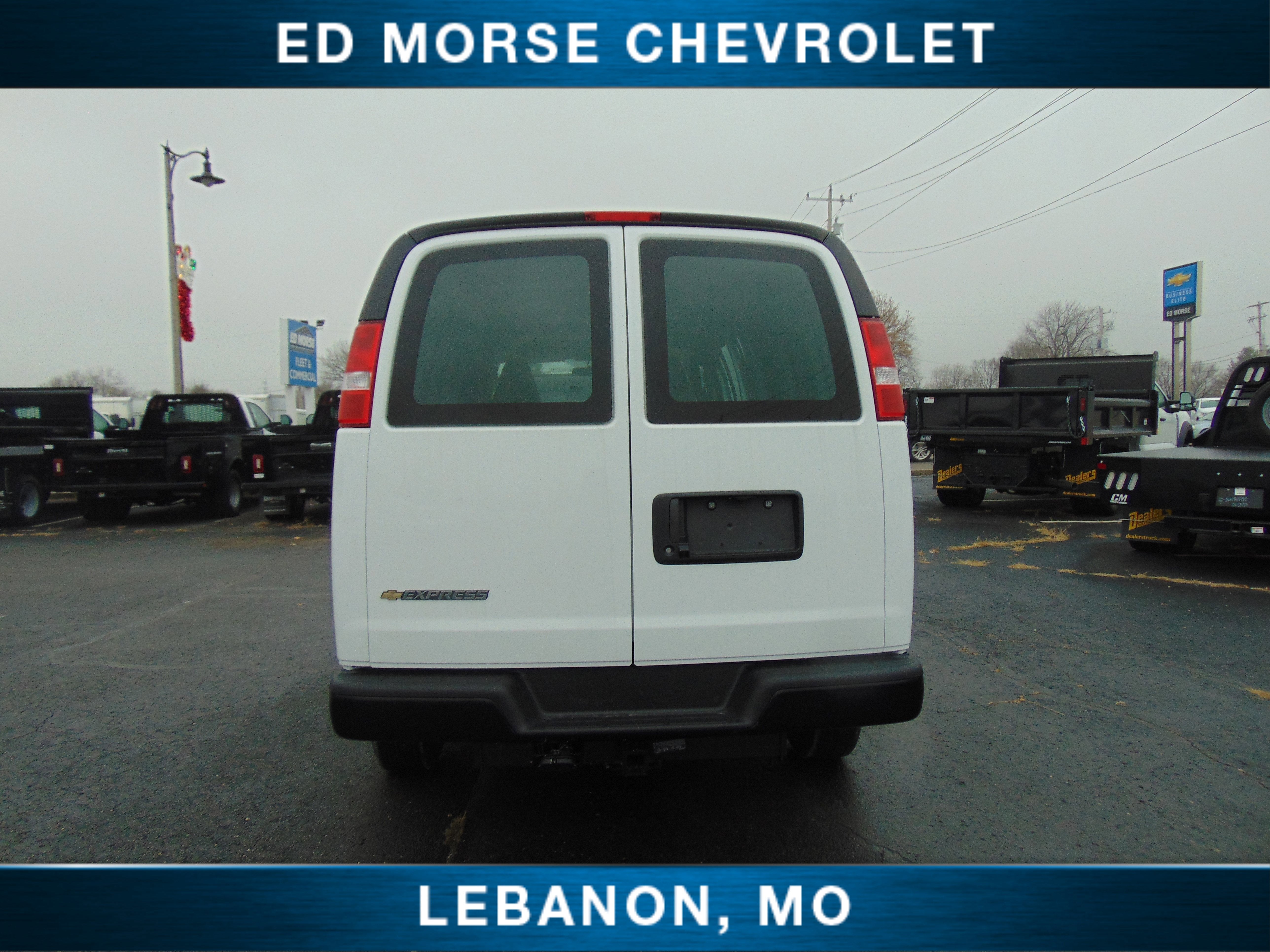 2025 Chevrolet Express Cargo WT