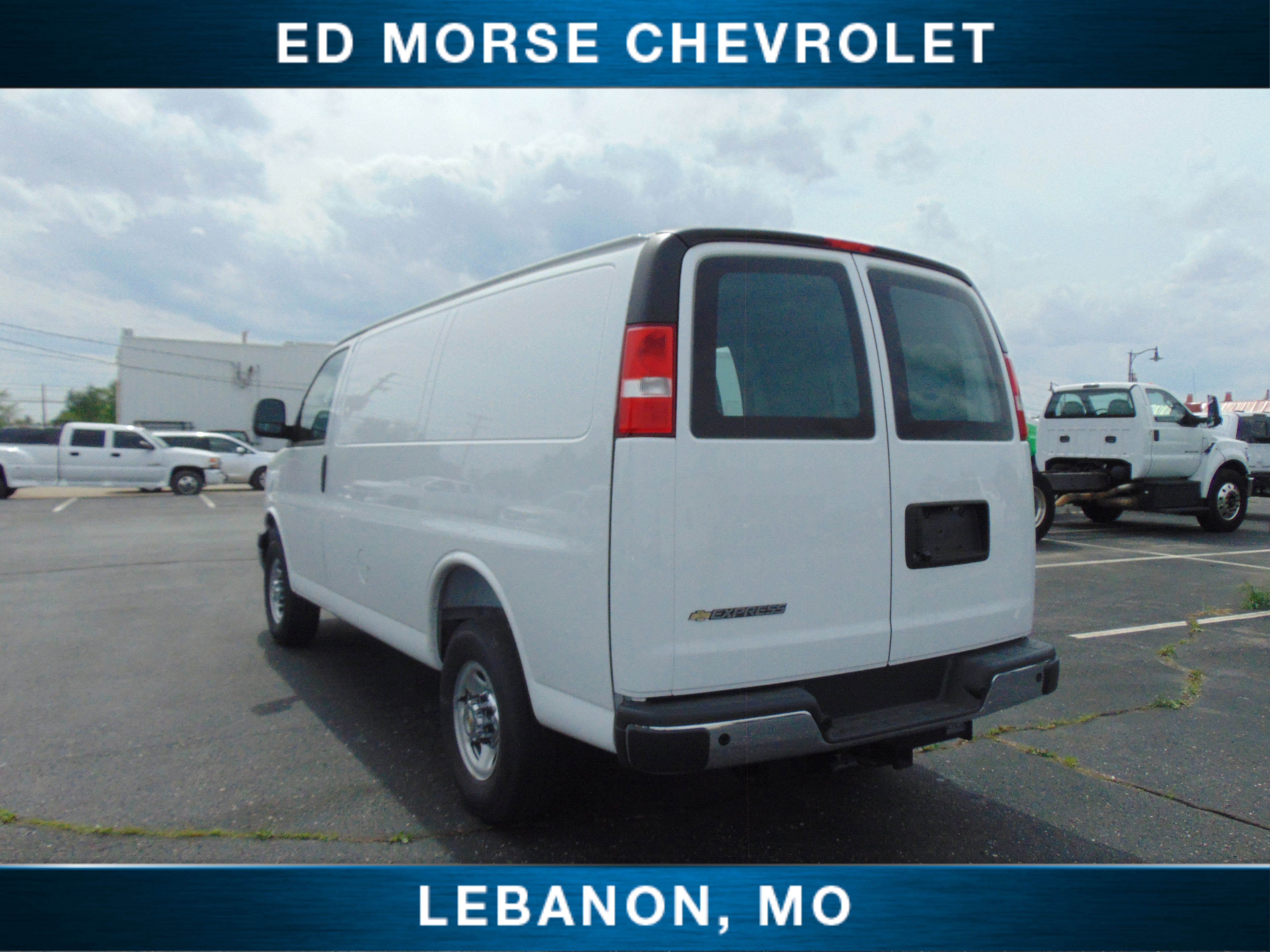 2025 Chevrolet Express Cargo WT