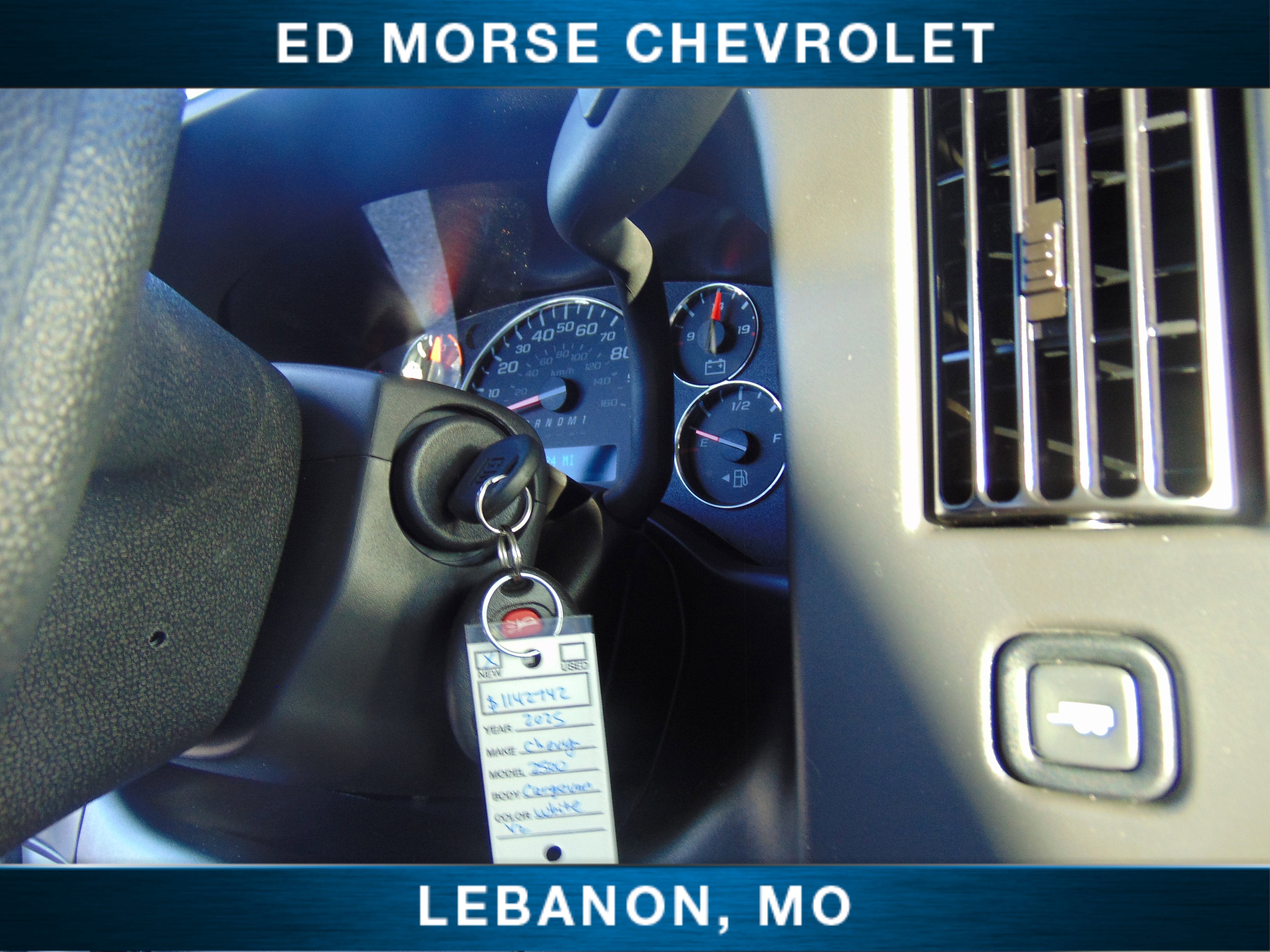 2025 Chevrolet Express Cargo WT