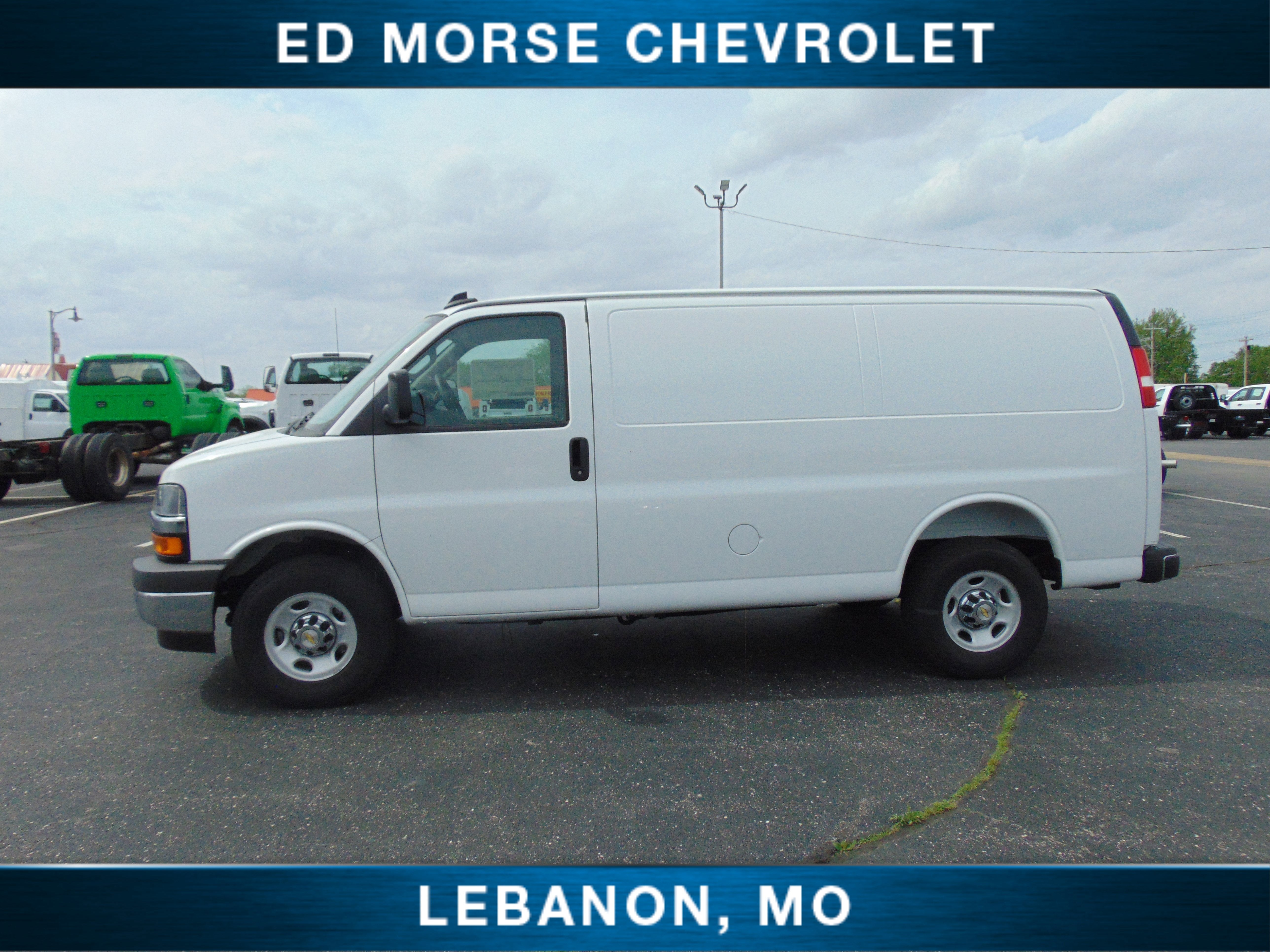 2025 Chevrolet Express Cargo WT