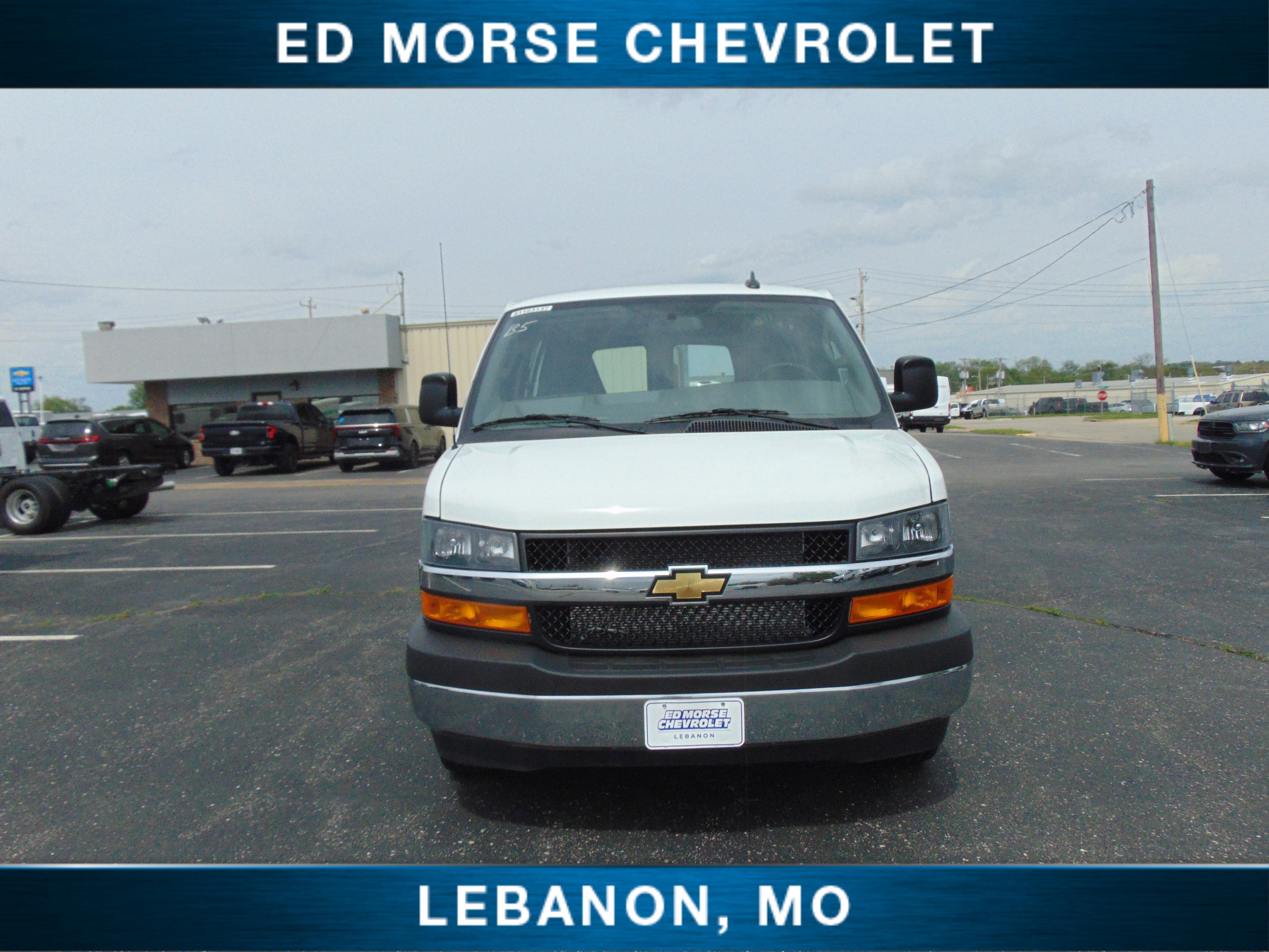 2025 Chevrolet Express Cargo WT