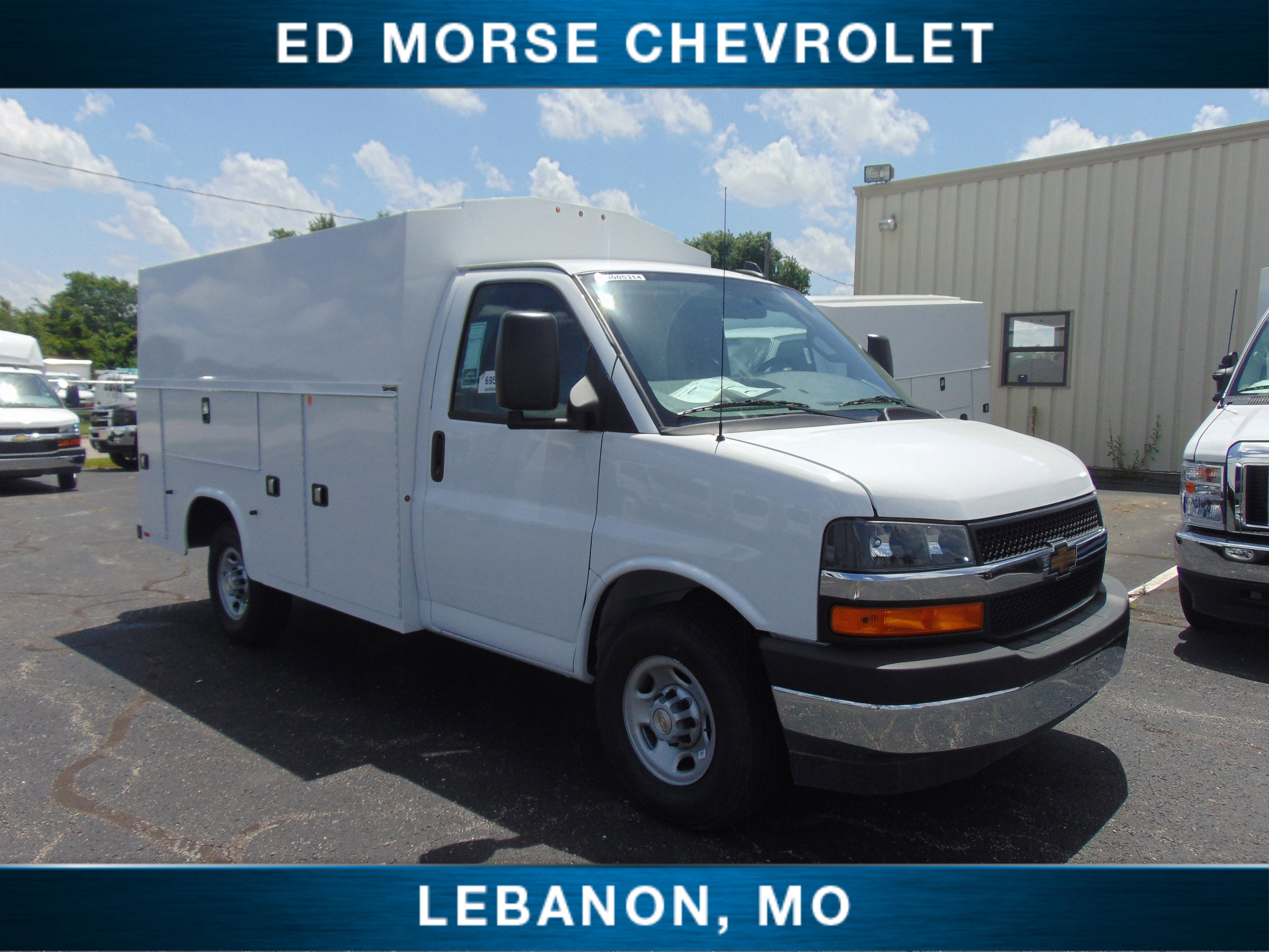 2025 Chevrolet Express Cutaway 3500 1WT