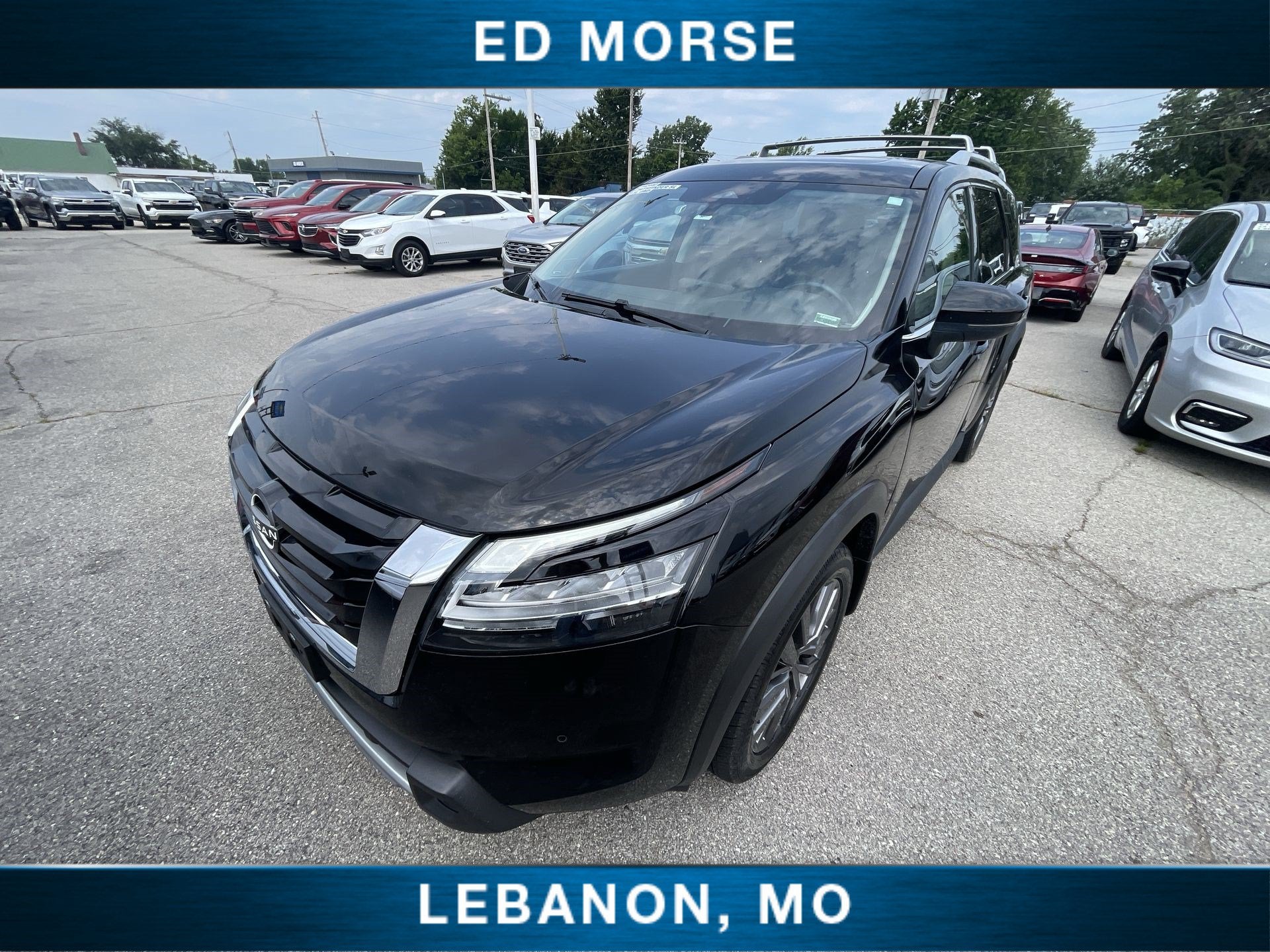 2023 Nissan Pathfinder SL 4WD