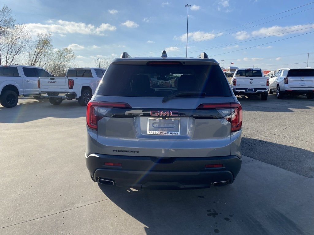2022 GMC Acadia SLT