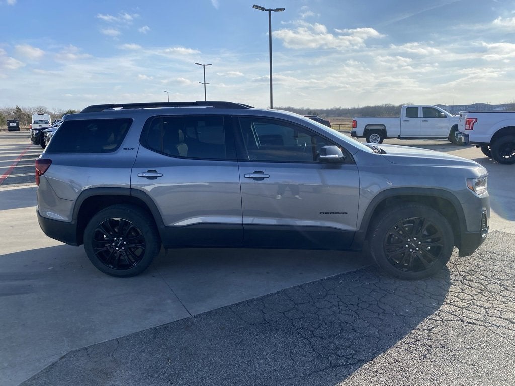 2022 GMC Acadia SLT