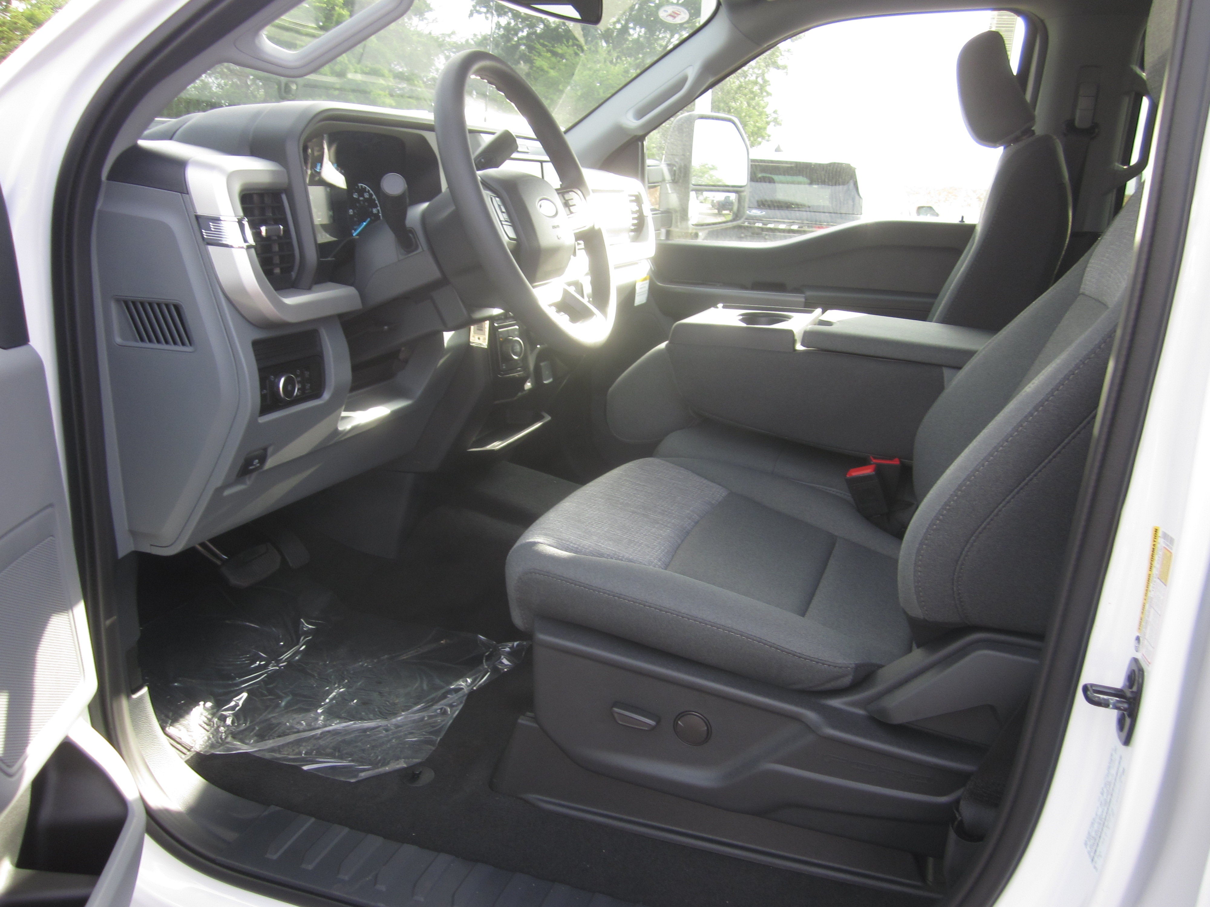 2027 Ford Super Duty F-250 SRW XLT