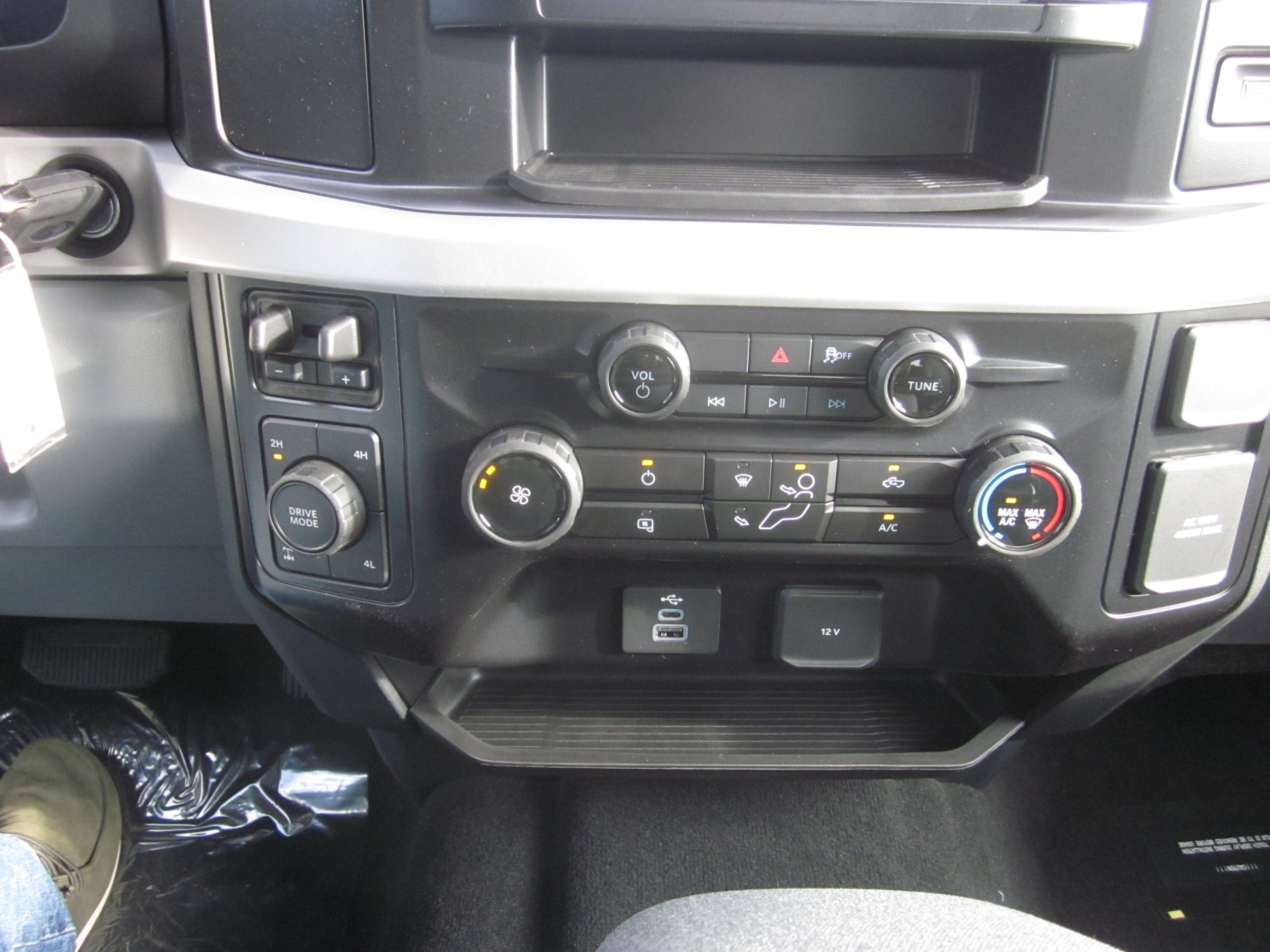2027 Ford Super Duty F-250 SRW XLT