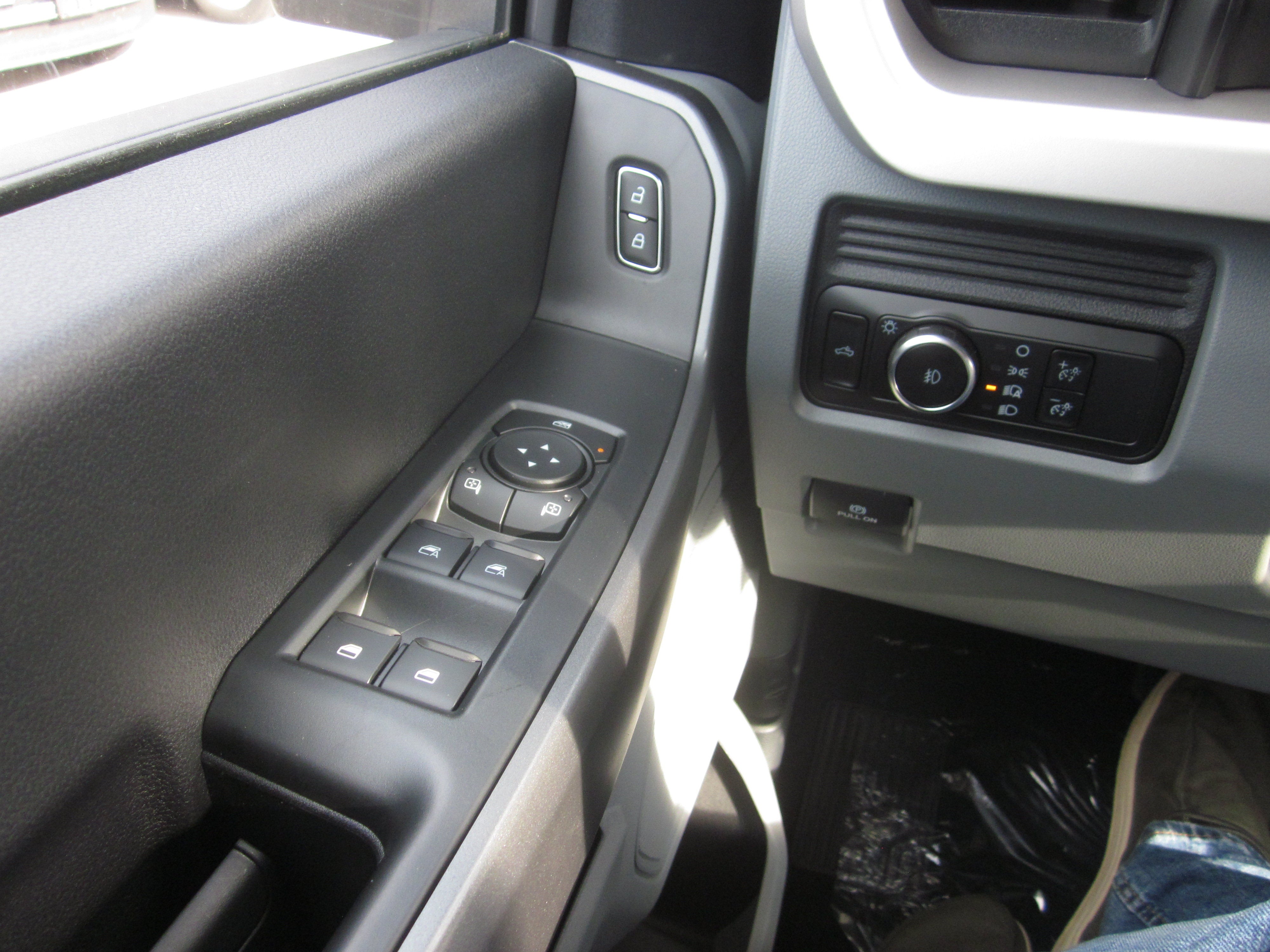2027 Ford Super Duty F-250 SRW XLT