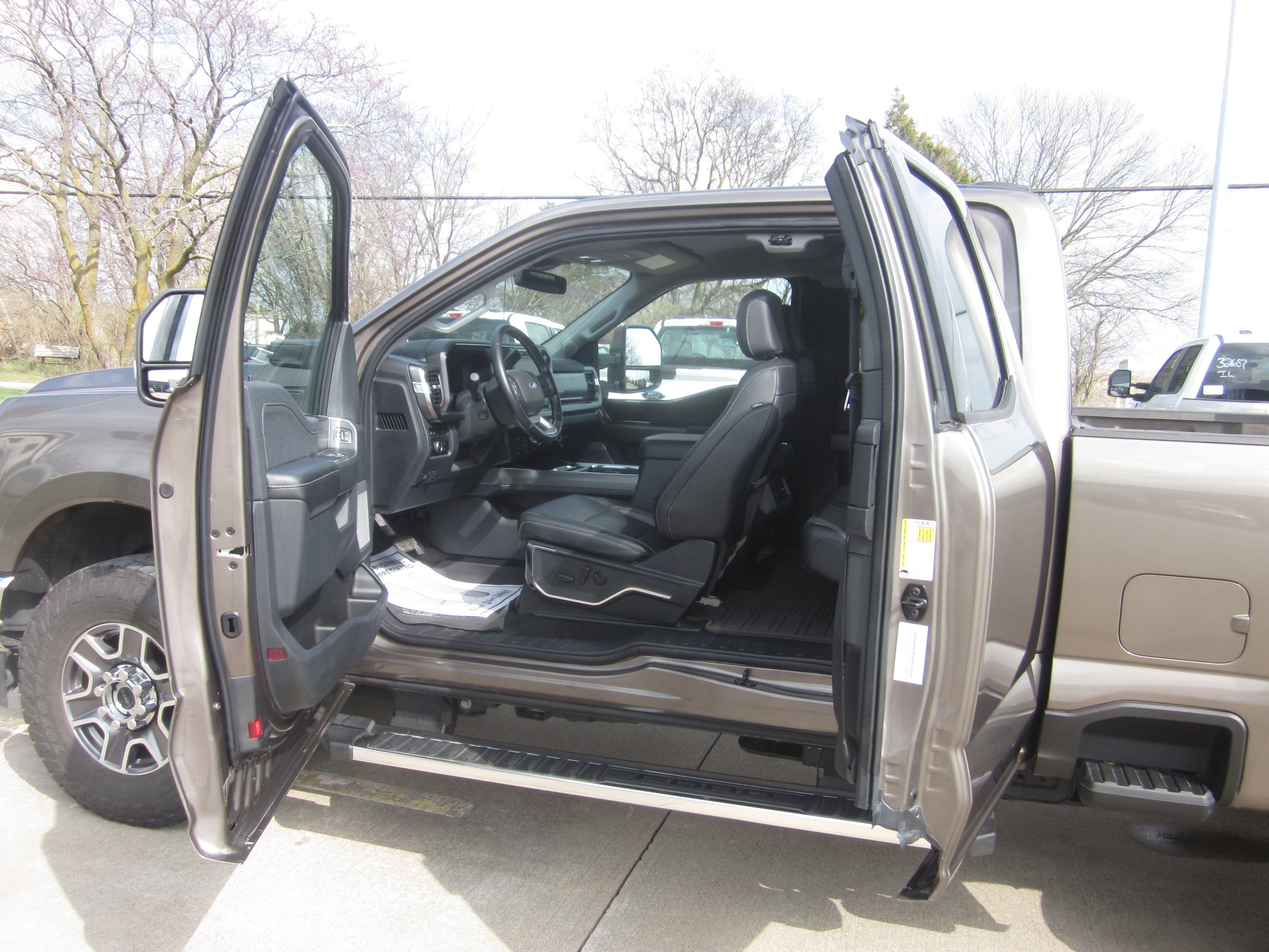 2023 Ford Super Duty F-350 SRW LARIAT