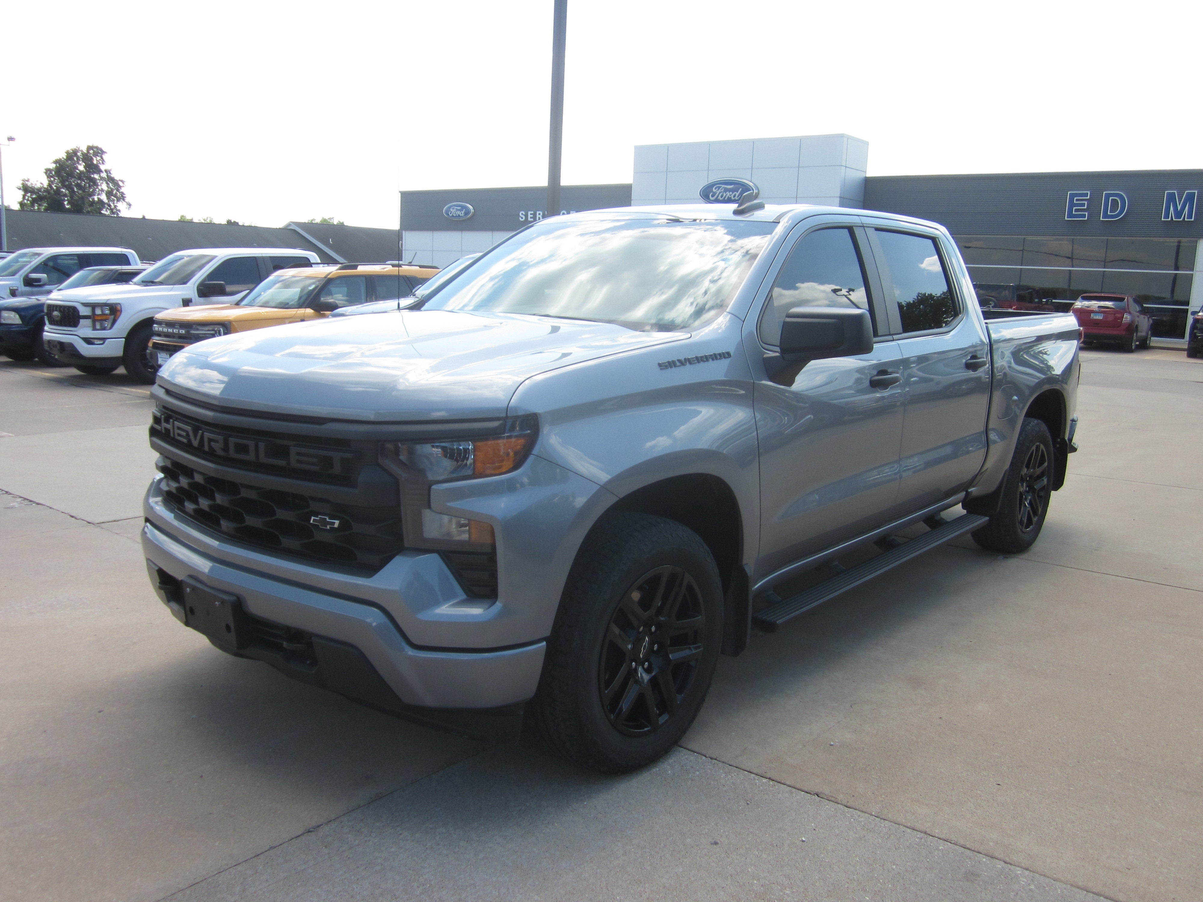 2023 Chevrolet Silverado 1500 Custom