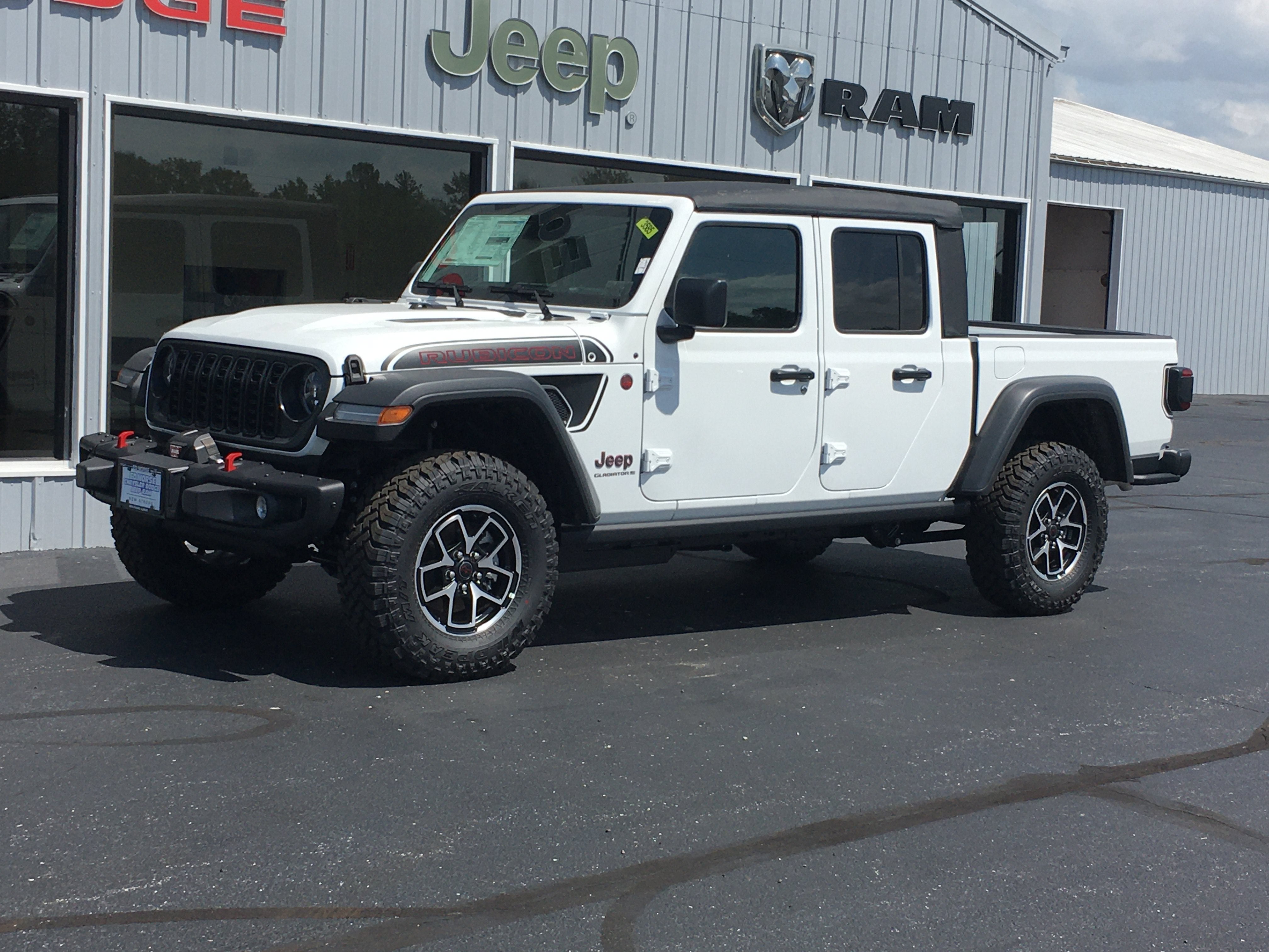 2026 Jeep Gladiator GLADIATOR SHADOW OPS 4X4