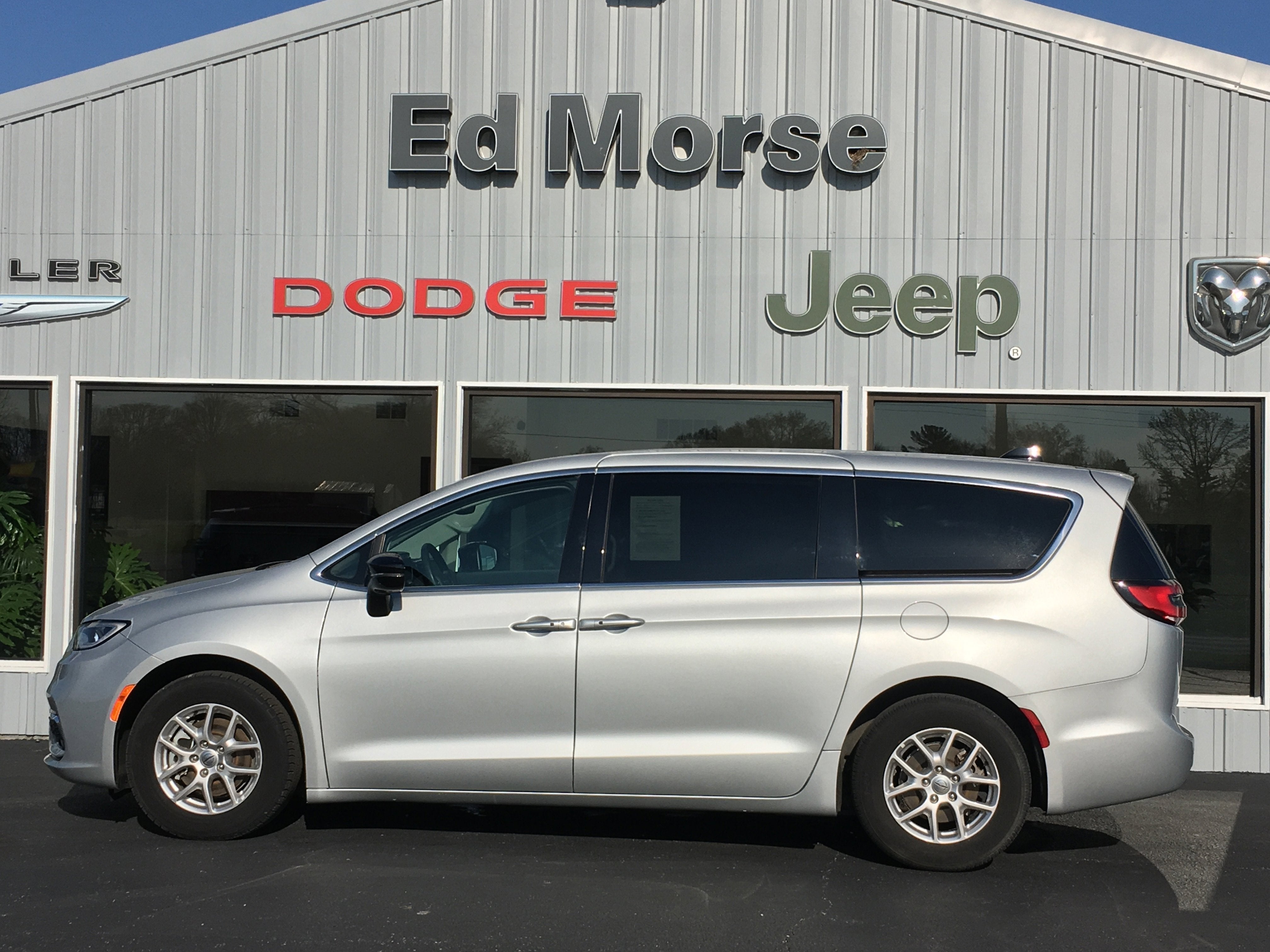 2024 Chrysler Pacifica Touring L