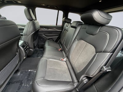 2027 Jeep Grand Cherokee Laredo Altitude