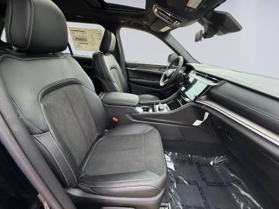 2027 Jeep Grand Cherokee Laredo Altitude