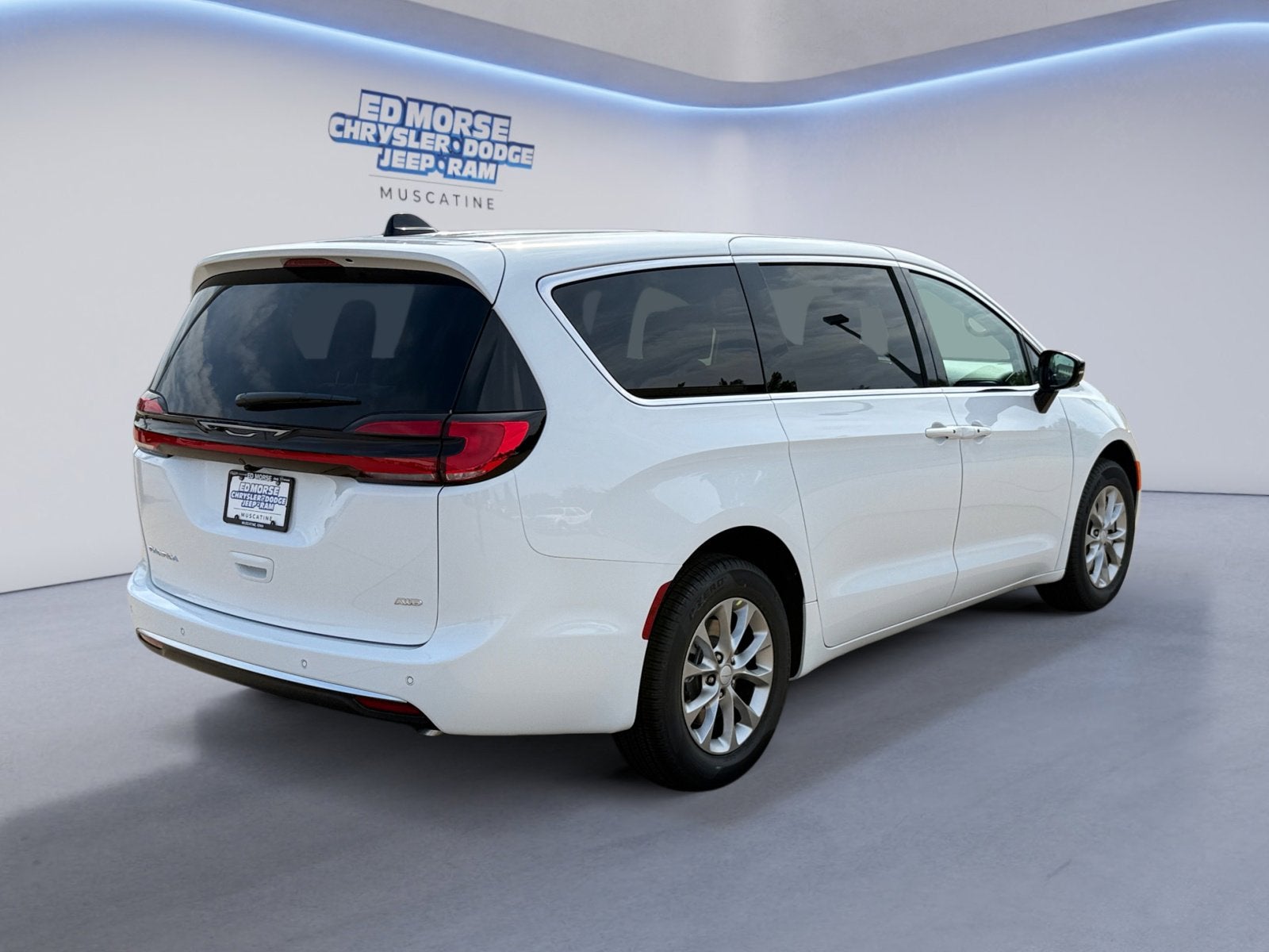 2027 Chrysler Pacifica PACIFICA SELECT AWD