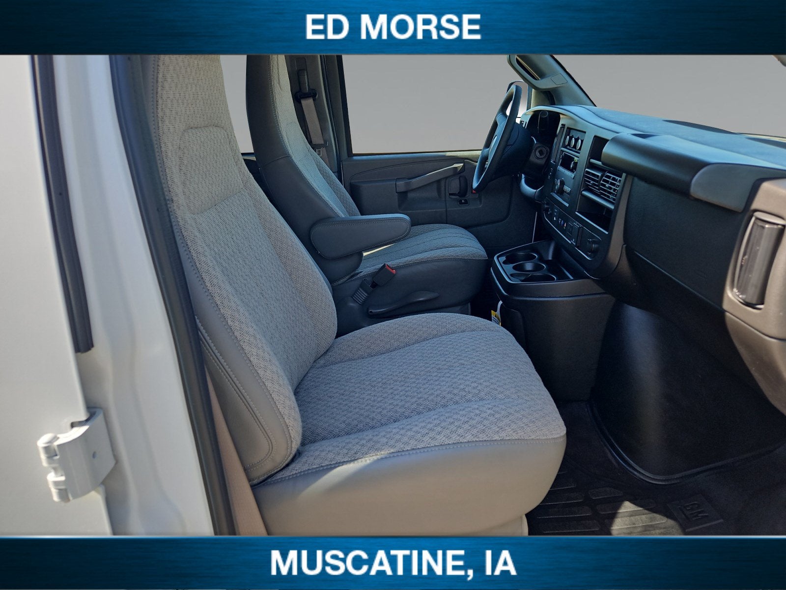 2025 GMC Savana Passenger LT