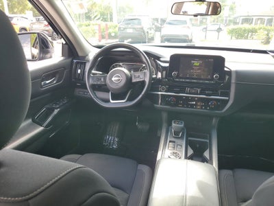2022 Nissan Pathfinder SV