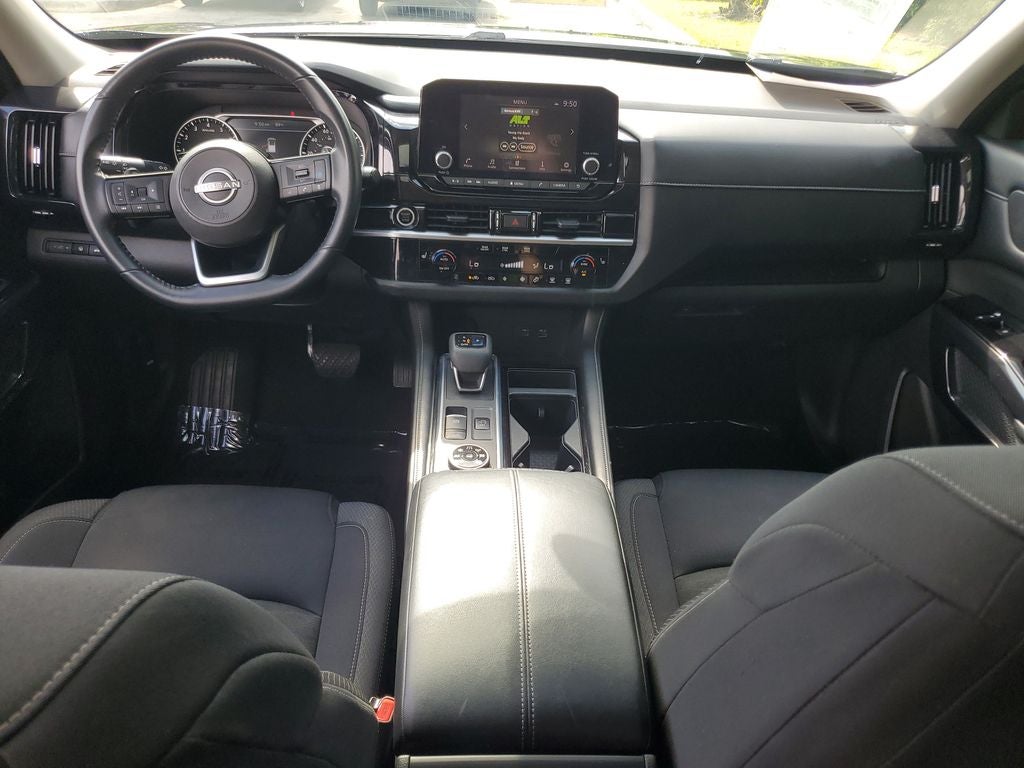 2022 Nissan Pathfinder SV