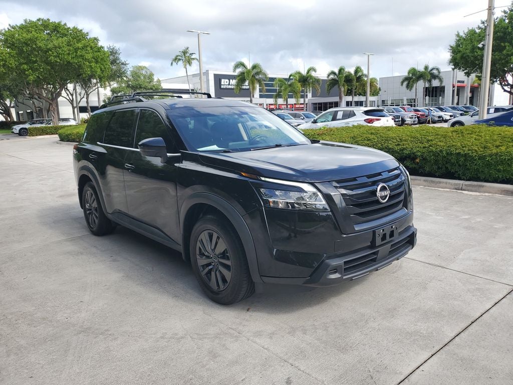 2022 Nissan Pathfinder SV