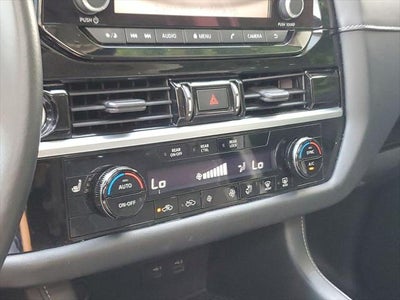 2022 Nissan Pathfinder SV