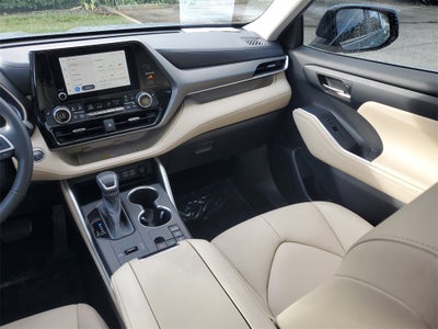 2023 Toyota Highlander Hybrid XLE