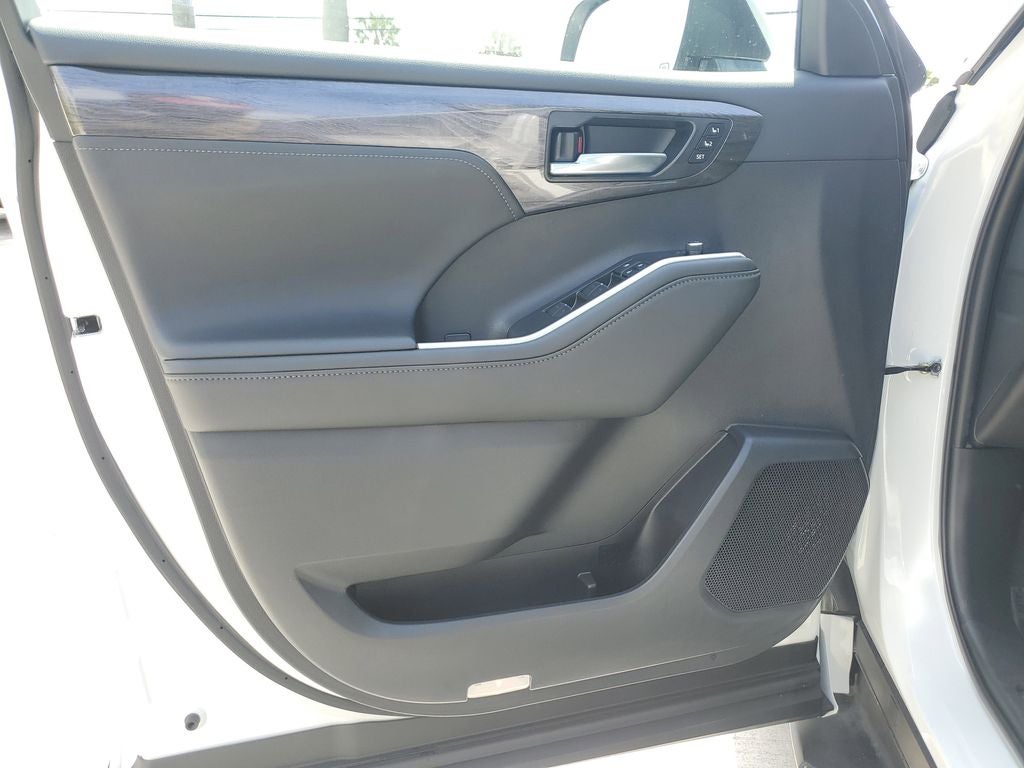 2024 Toyota Highlander Platinum