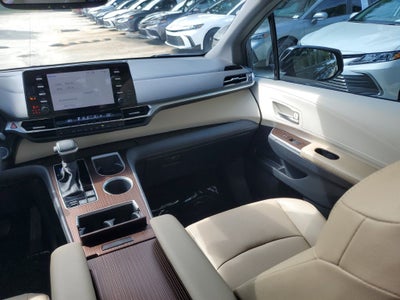 2024 Toyota Sienna XLE 8 Passenger