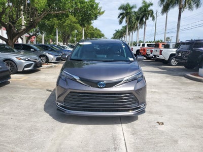 2024 Toyota Sienna XLE 8 Passenger