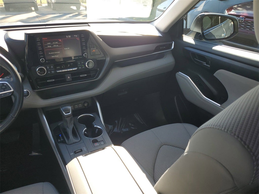 2022 Toyota Highlander LE