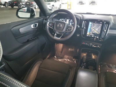2022 Volvo XC40 R-Design